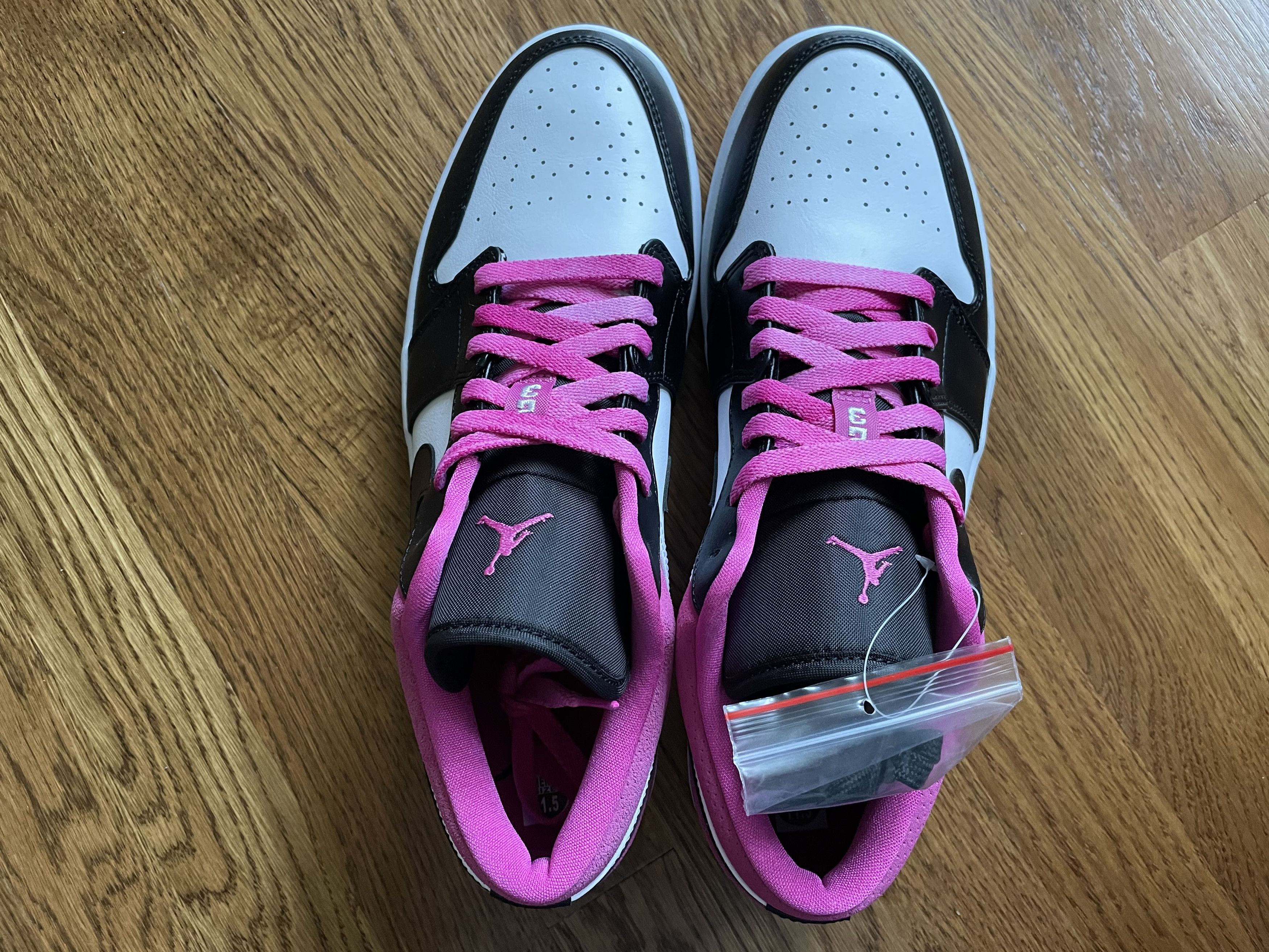 Jordan Brand 10.5 SHIPS FAST Jordan 1 Low Fuchsia Pink White Toe OG SE Size US 10.5 / EU 43-44 - 3 Thumbnail