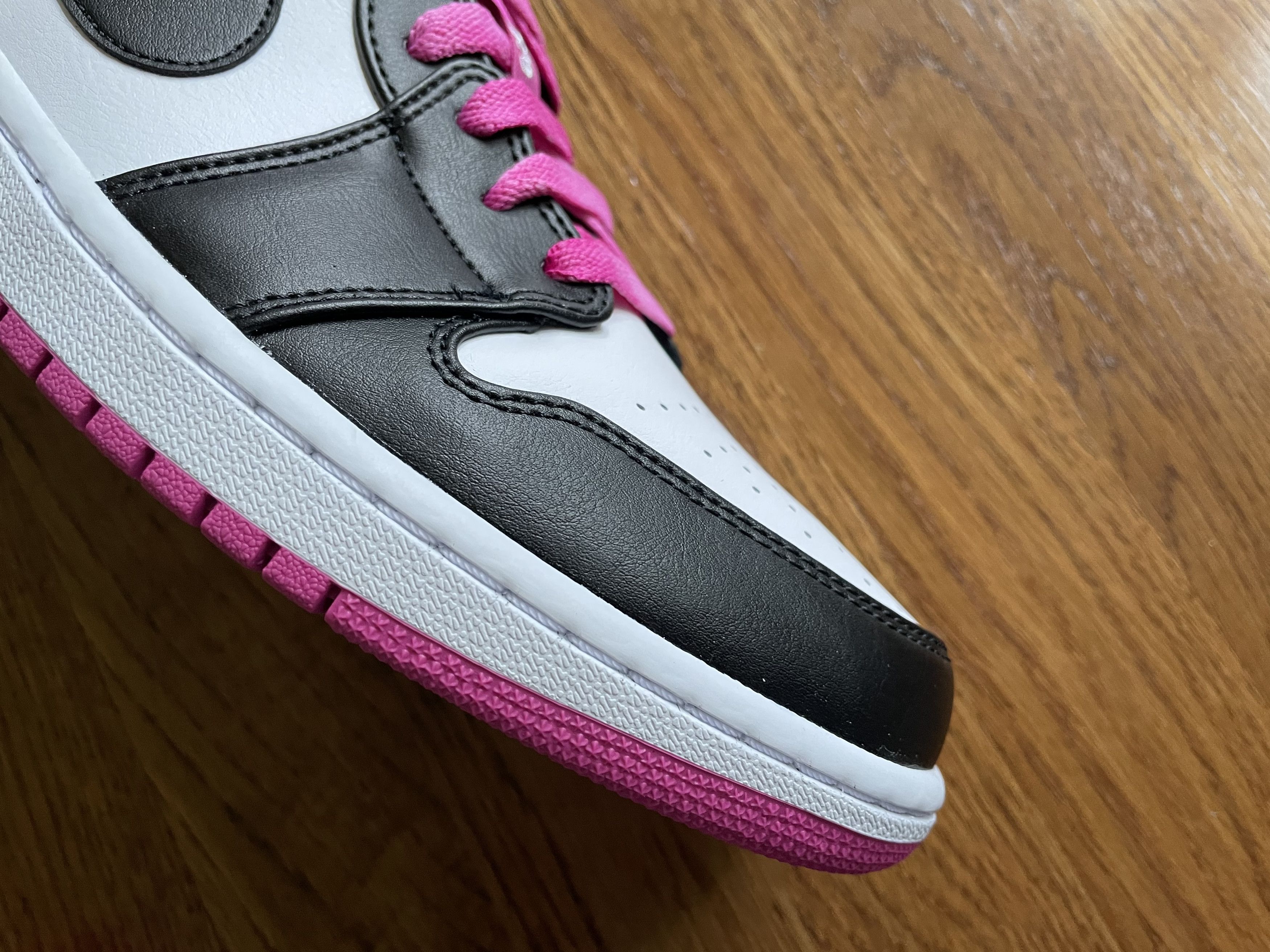 Jordan Brand 10.5 SHIPS FAST Jordan 1 Low Fuchsia Pink White Toe OG SE Size US 10.5 / EU 43-44 - 6 Thumbnail