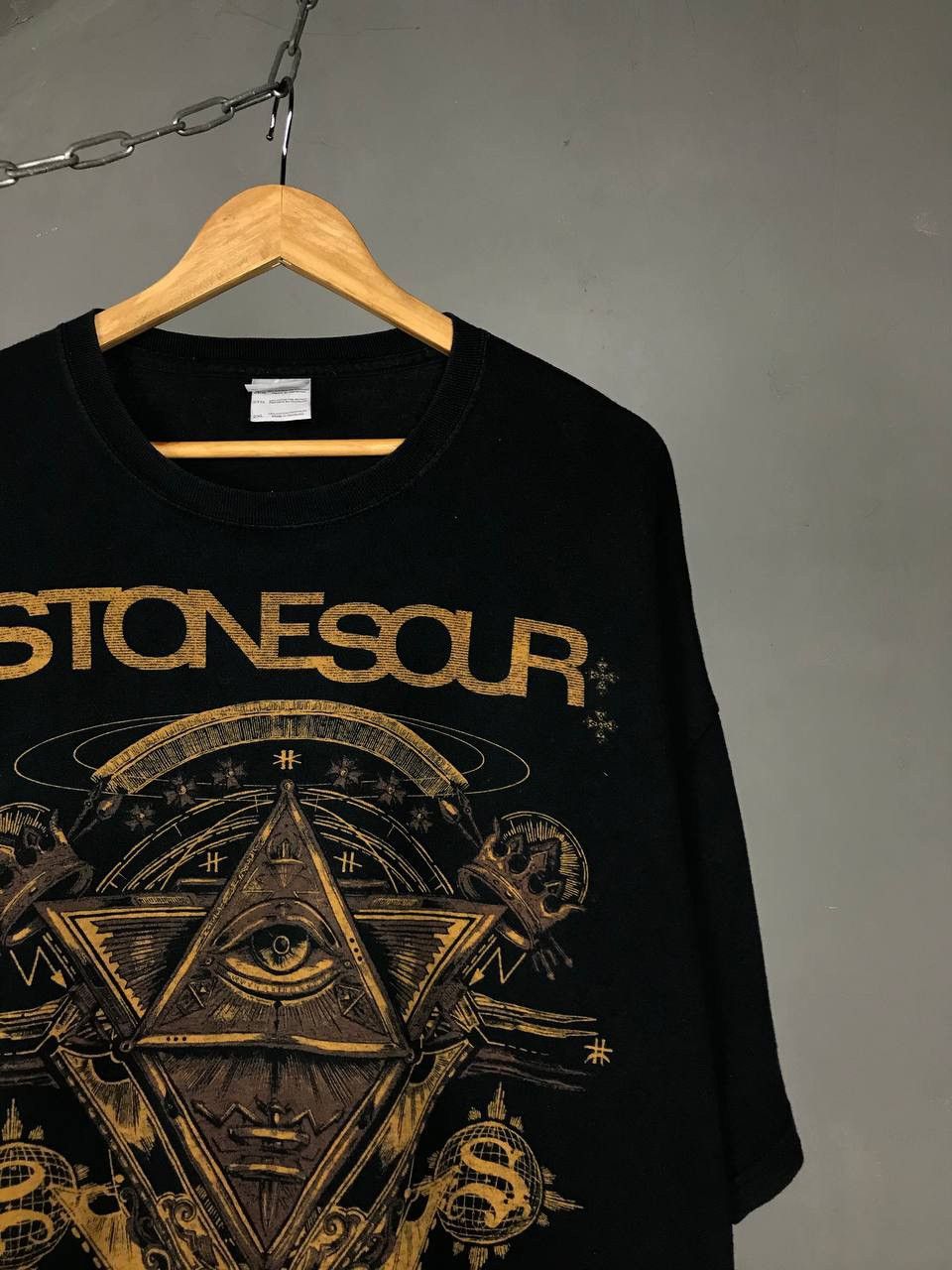 Band Tees × Vintage Stone Sour Pyramid 2010 vintage rock band tee Size US XXL / EU 58 / 5 - 2 Thumbnail