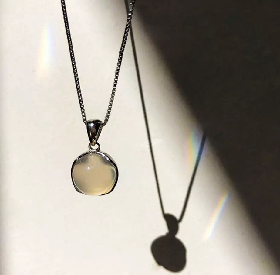 Jewelry Luxury Silver Plated White Round Moonstone Pendant Necklace Size ONE SIZE - 2 Thumbnail