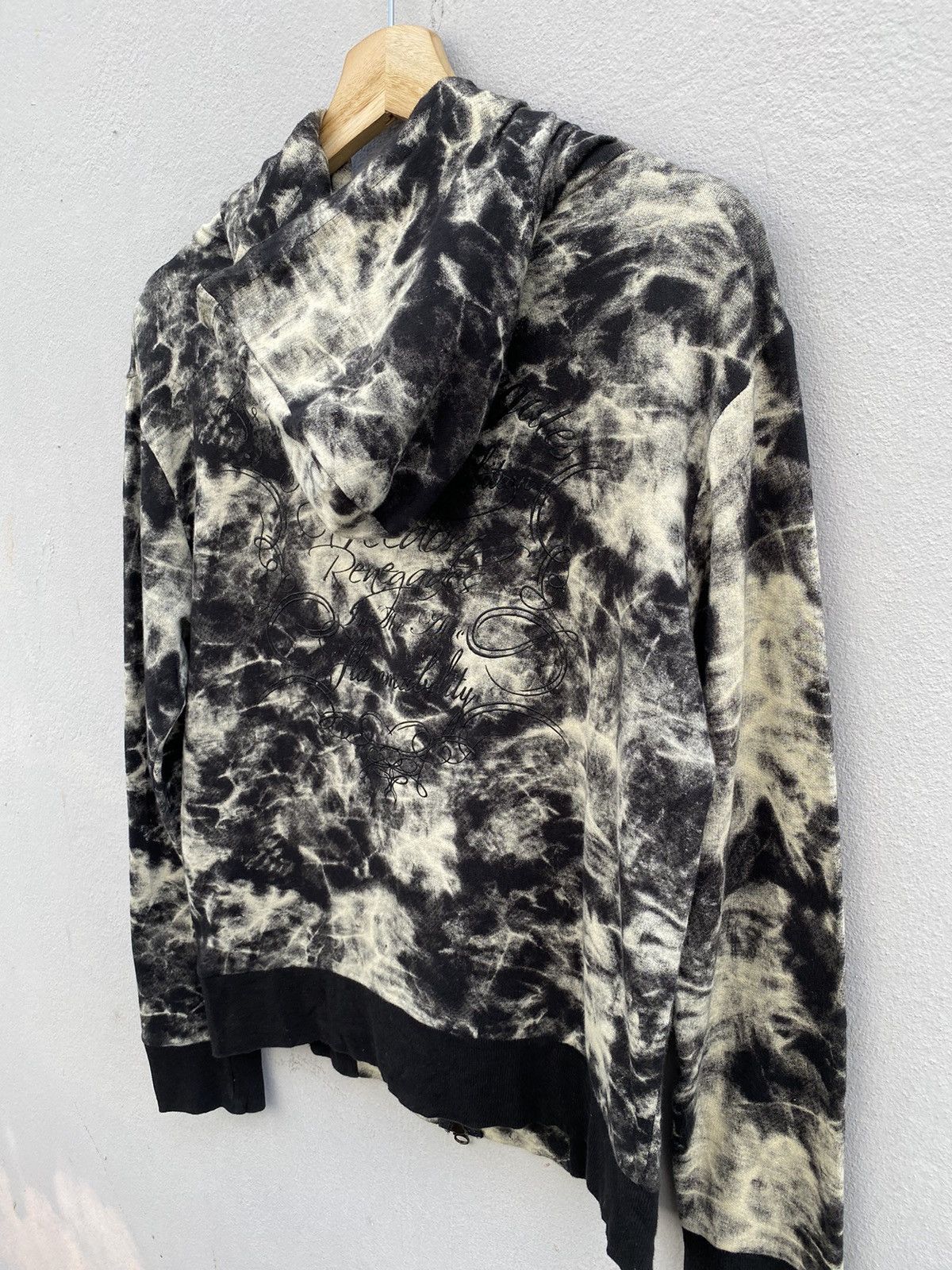 Japanese Brand 🔥RARE🔥 “In the Attic” Skull Crossbone Smoked Hoodie Size US M / EU 48-50 / 2 - 16 Thumbnail
