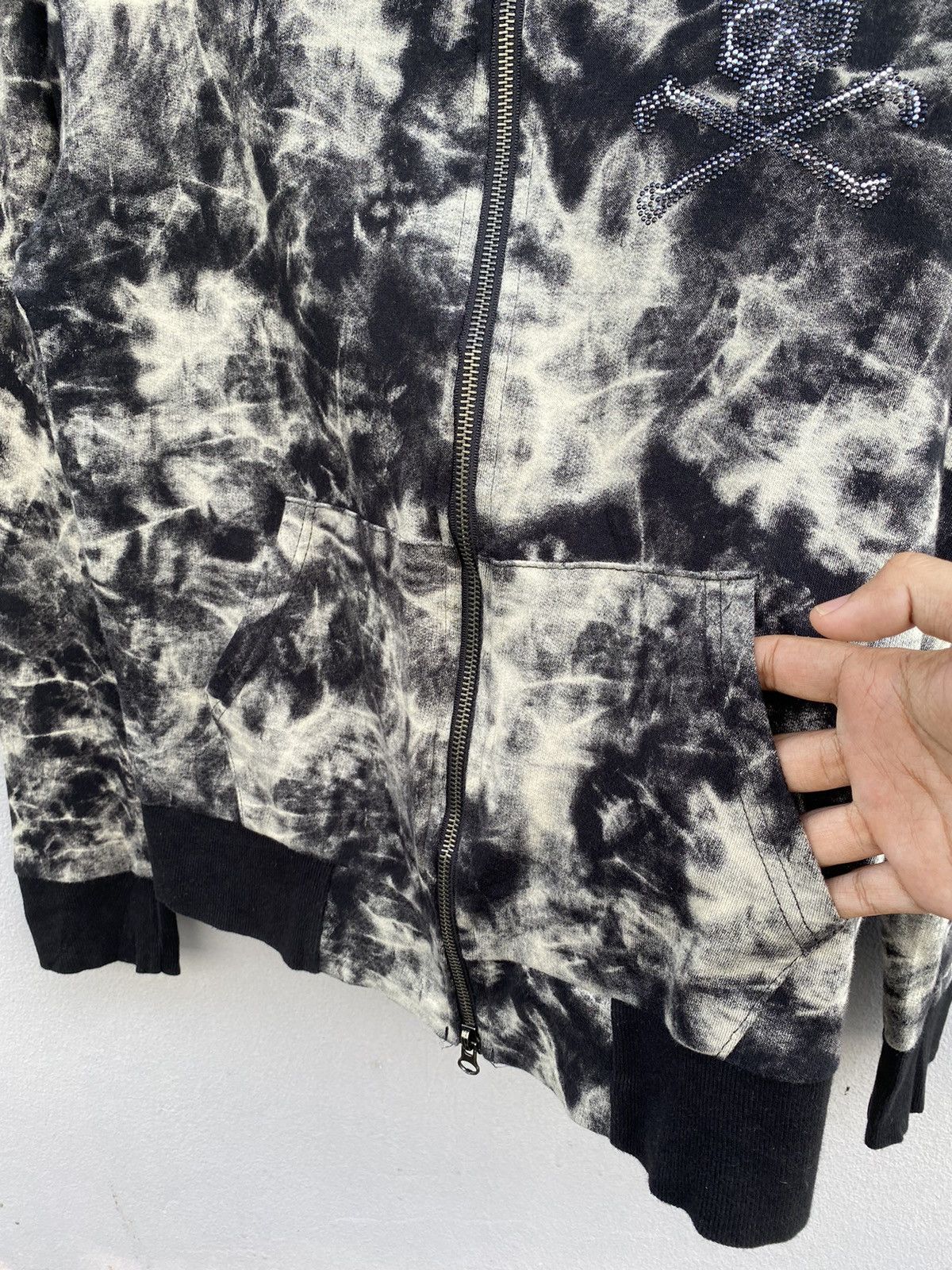 Japanese Brand 🔥RARE🔥 “In the Attic” Skull Crossbone Smoked Hoodie Size US M / EU 48-50 / 2 - 12 Thumbnail