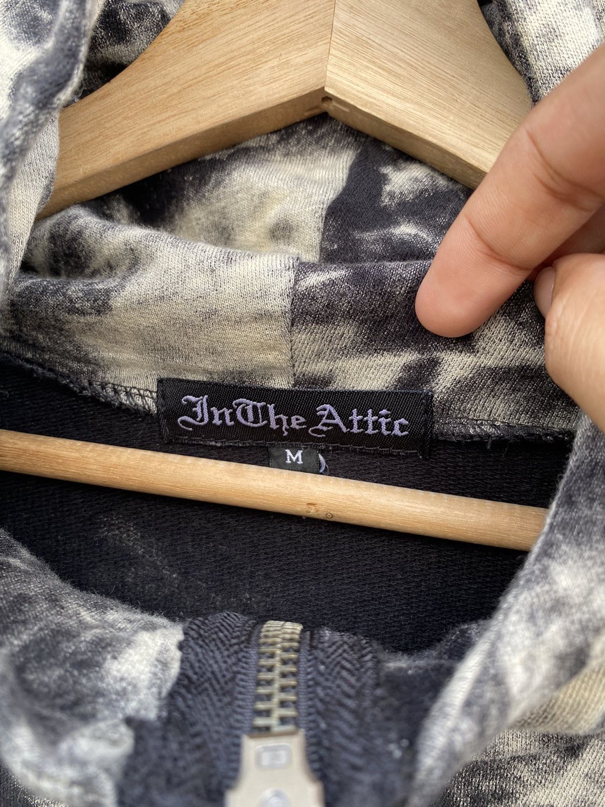 Japanese Brand 🔥RARE🔥 “In the Attic” Skull Crossbone Smoked Hoodie Size US M / EU 48-50 / 2 - 7 Thumbnail