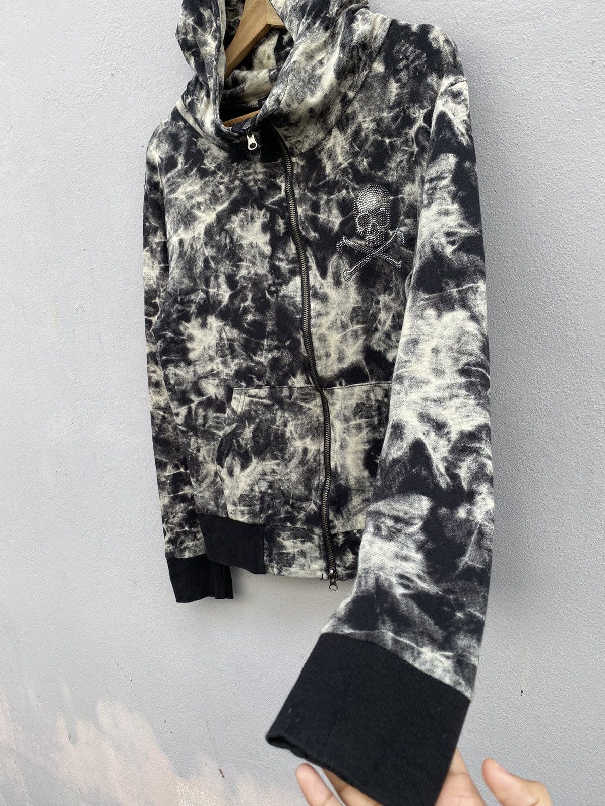 Japanese Brand 🔥RARE🔥 “In the Attic” Skull Crossbone Smoked Hoodie Size US M / EU 48-50 / 2 - 8 Thumbnail