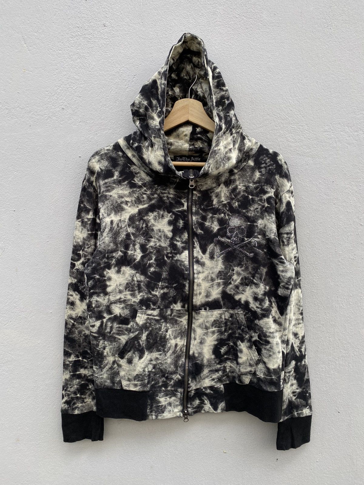 Japanese Brand 🔥RARE🔥 “In the Attic” Skull Crossbone Smoked Hoodie Size US M / EU 48-50 / 2 - 1 Thumbnail