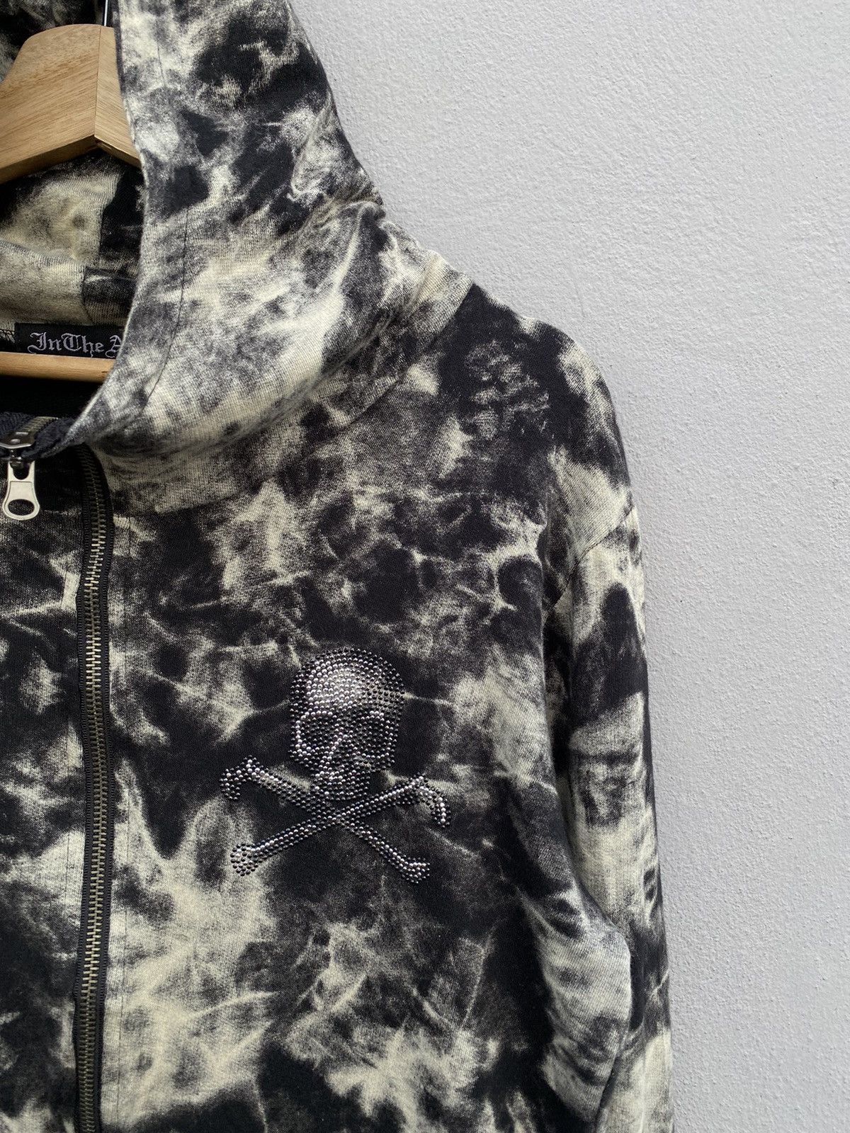 Japanese Brand 🔥RARE🔥 “In the Attic” Skull Crossbone Smoked Hoodie Size US M / EU 48-50 / 2 - 5 Thumbnail