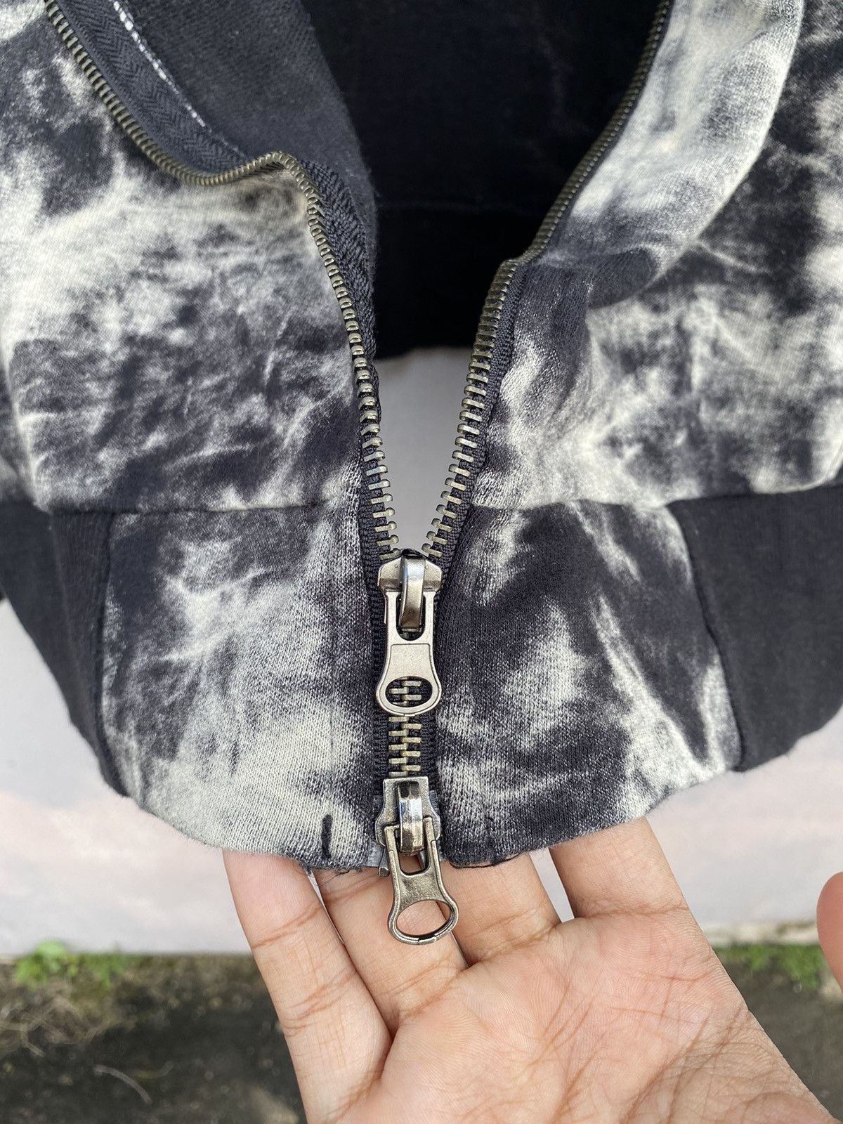 Japanese Brand 🔥RARE🔥 “In the Attic” Skull Crossbone Smoked Hoodie Size US M / EU 48-50 / 2 - 9 Thumbnail