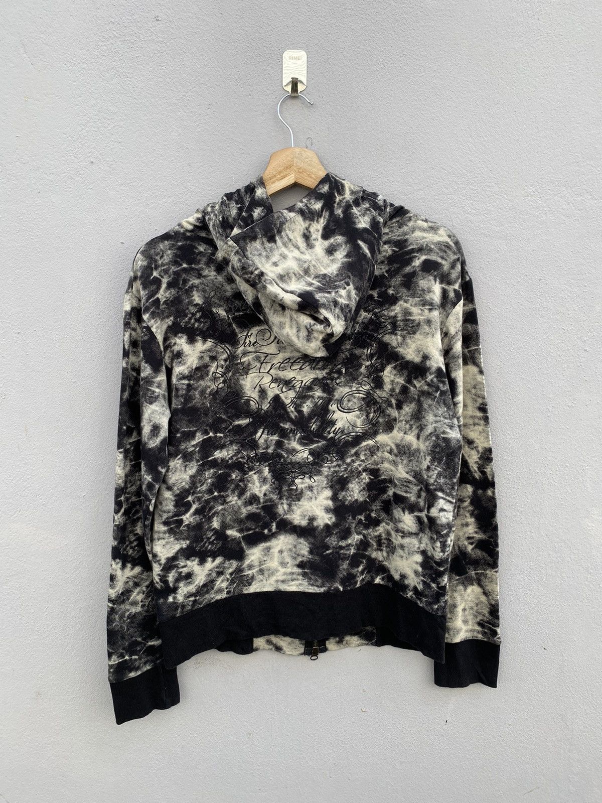 Japanese Brand 🔥RARE🔥 “In the Attic” Skull Crossbone Smoked Hoodie Size US M / EU 48-50 / 2 - 14 Thumbnail