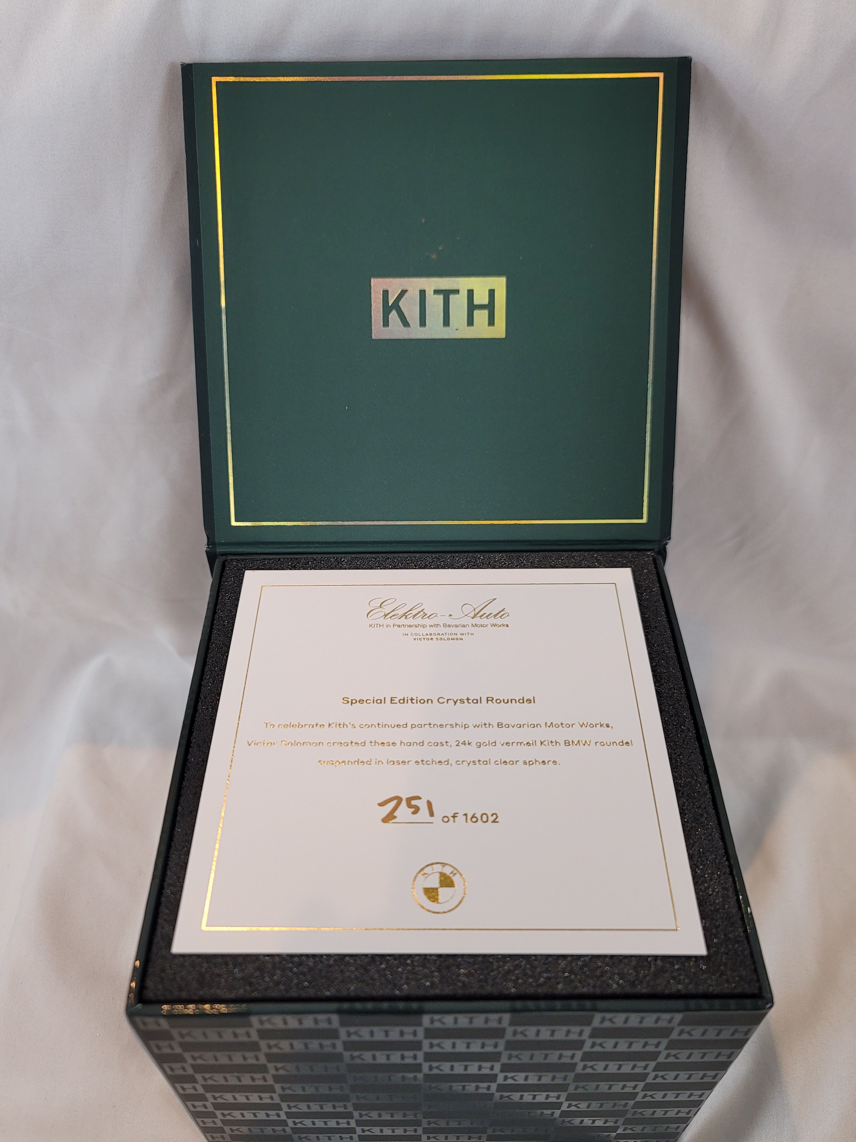 BMW × Kith Kith & Victor Solomon BMW Crystal Roundel Limited #251/1602 Size ONE SIZE - 7 Thumbnail