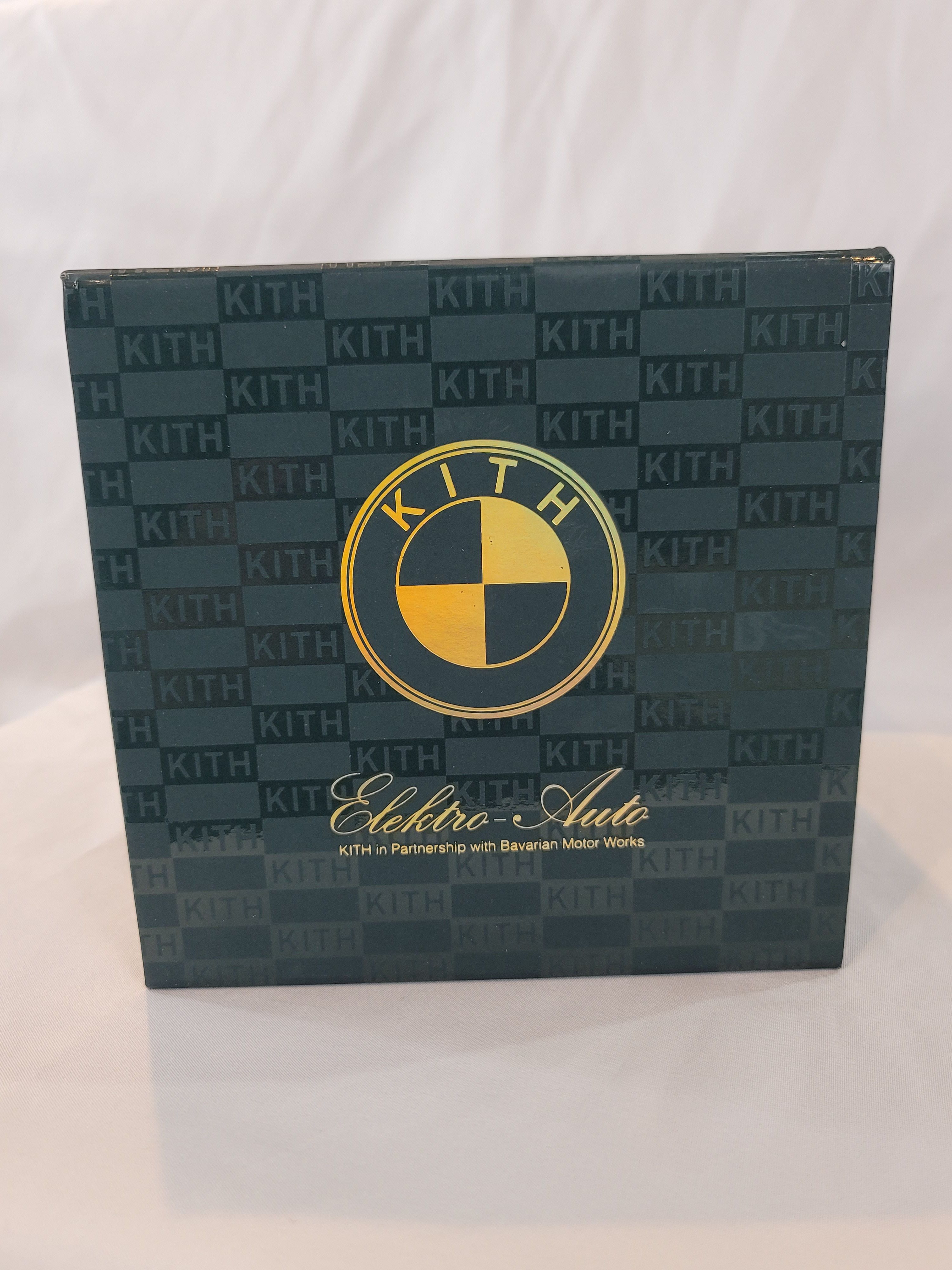 BMW × Kith Kith & Victor Solomon BMW Crystal Roundel Limited #251/1602 Size ONE SIZE - 8 Thumbnail