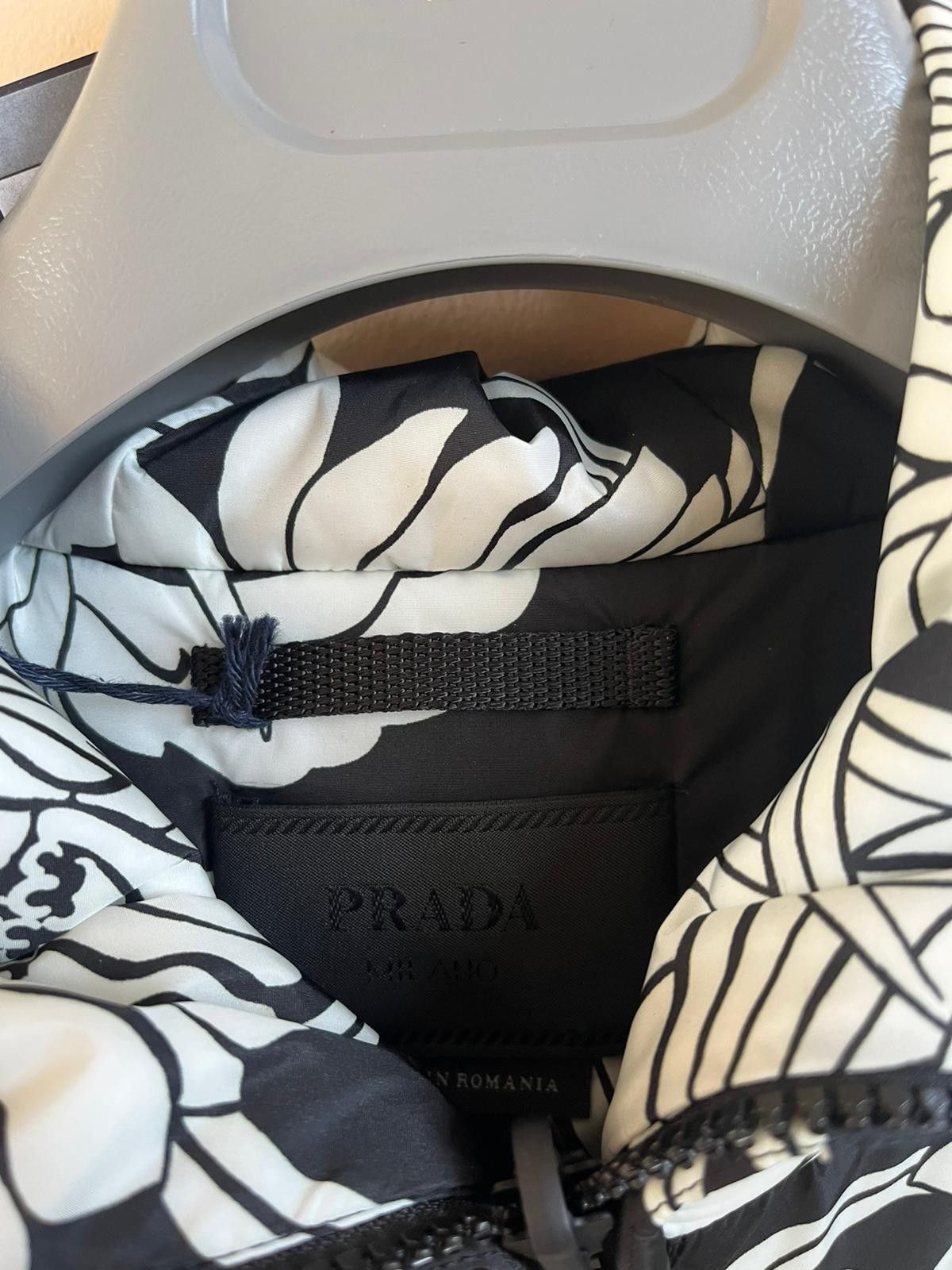 Prada Flames Floral Padded Jacket in Multicolor Size US M / EU 48-50 / 2 - 8 Thumbnail