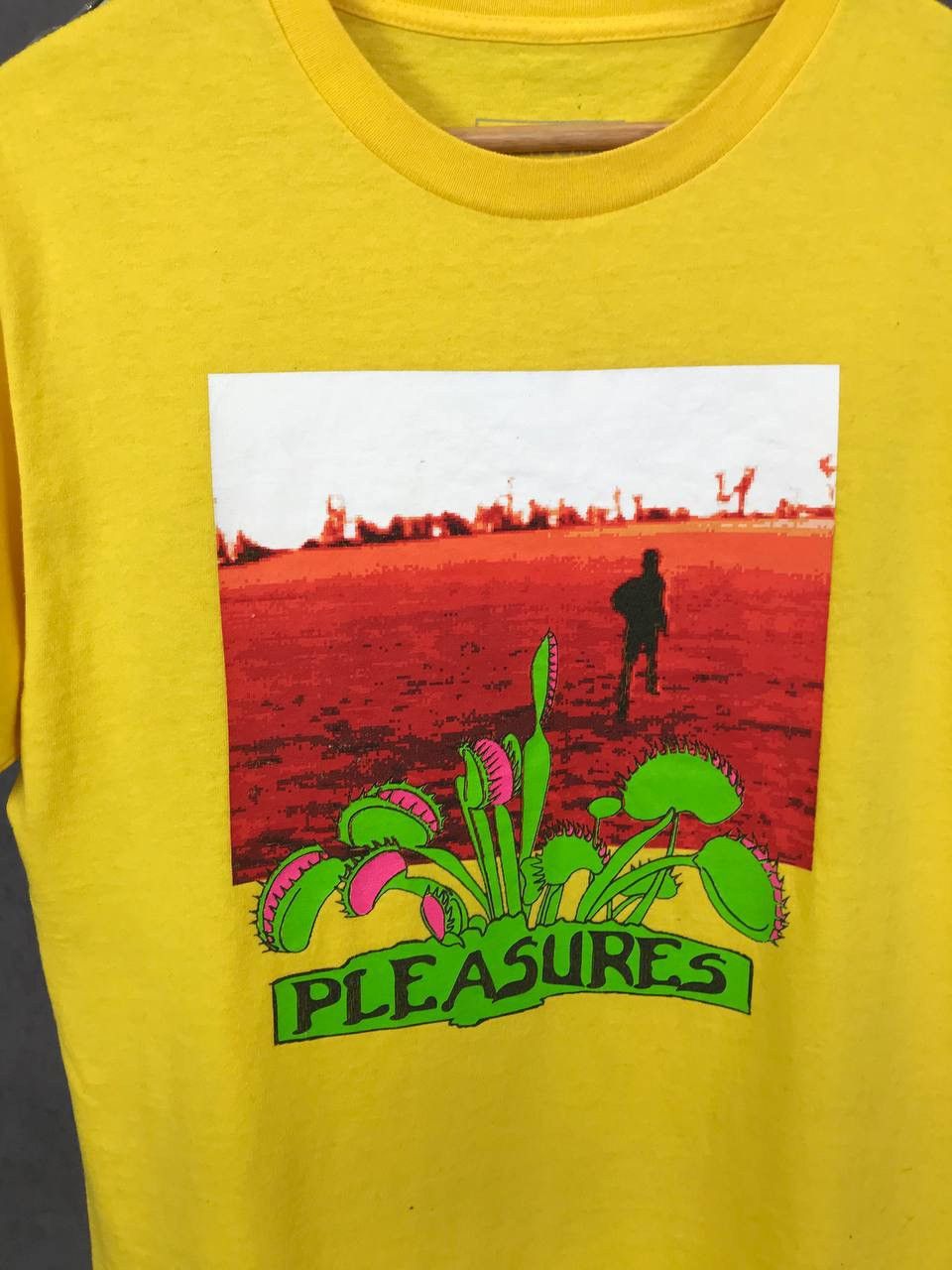 Pleasures Pleasures tee Size US M / EU 48-50 / 2 - 3 Thumbnail