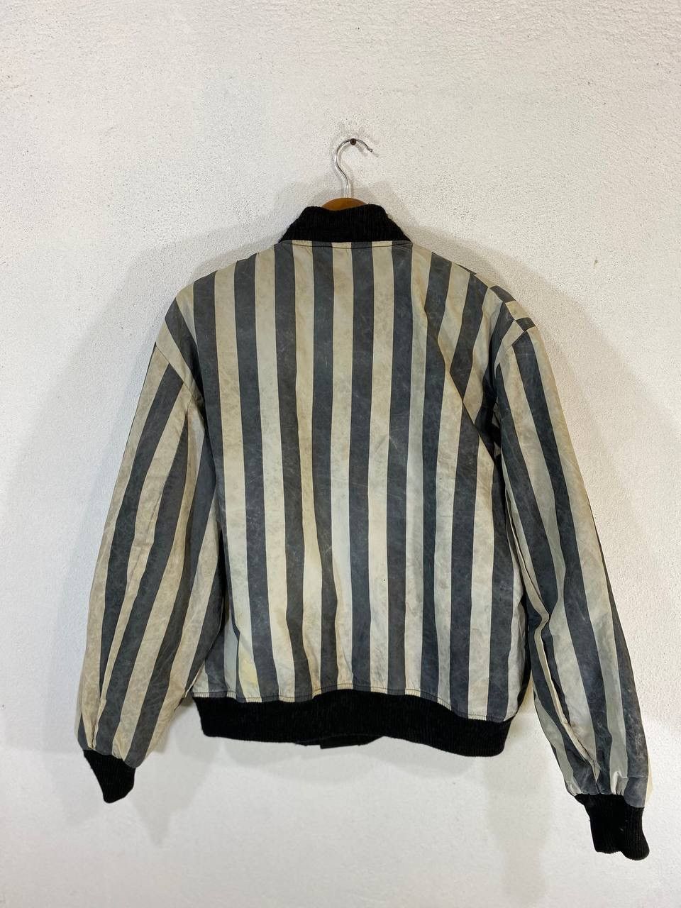 Vintage Vintage Distressed Reversible Bomber Jacket Nice Design Size US L / EU 52-54 / 3 - 10 Thumbnail