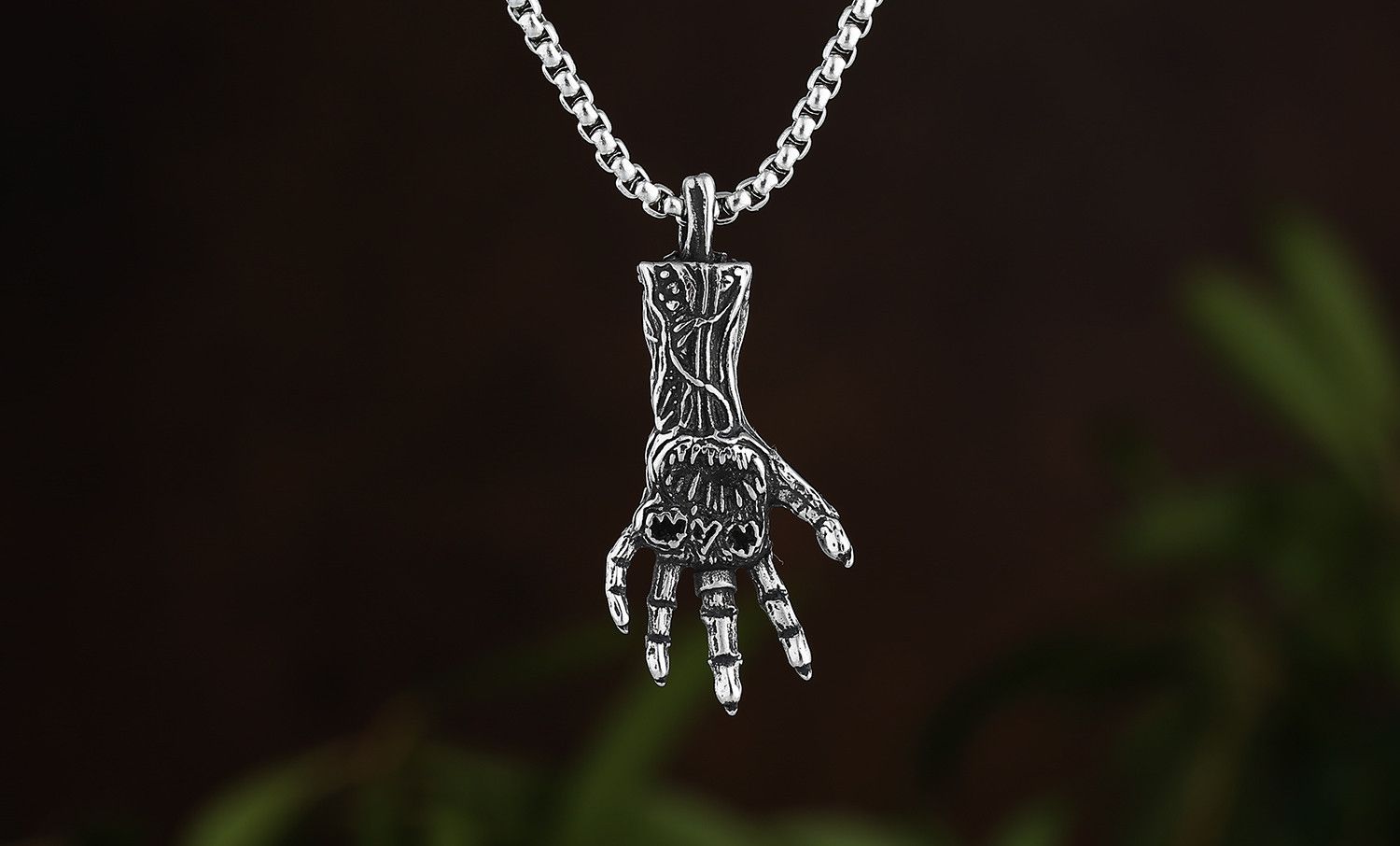 Jewelry Devil Hell Skull Hand Necklace Size ONE SIZE - 2 Thumbnail