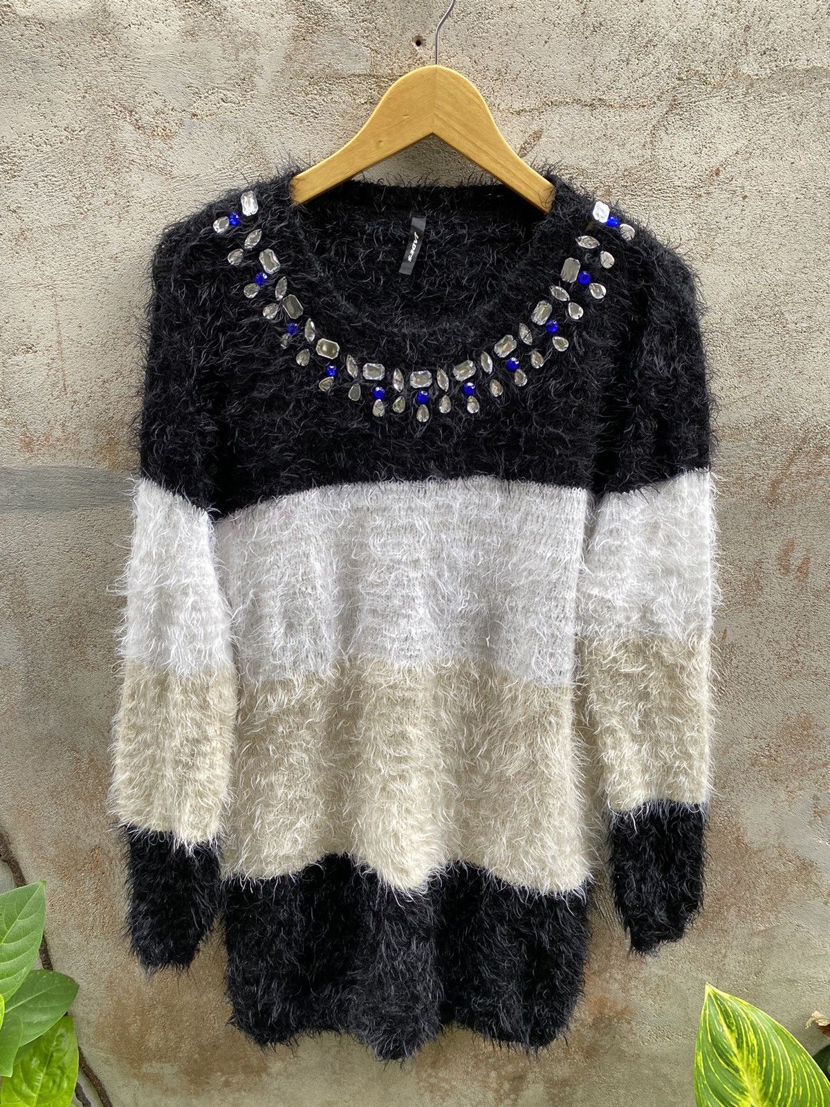20471120 × Beauty Beast × Japanese Brand Jade’s Mohair Shaggy Gem Stones Knit Sweater Size US M / EU 48-50 / 2 - 3 Thumbnail