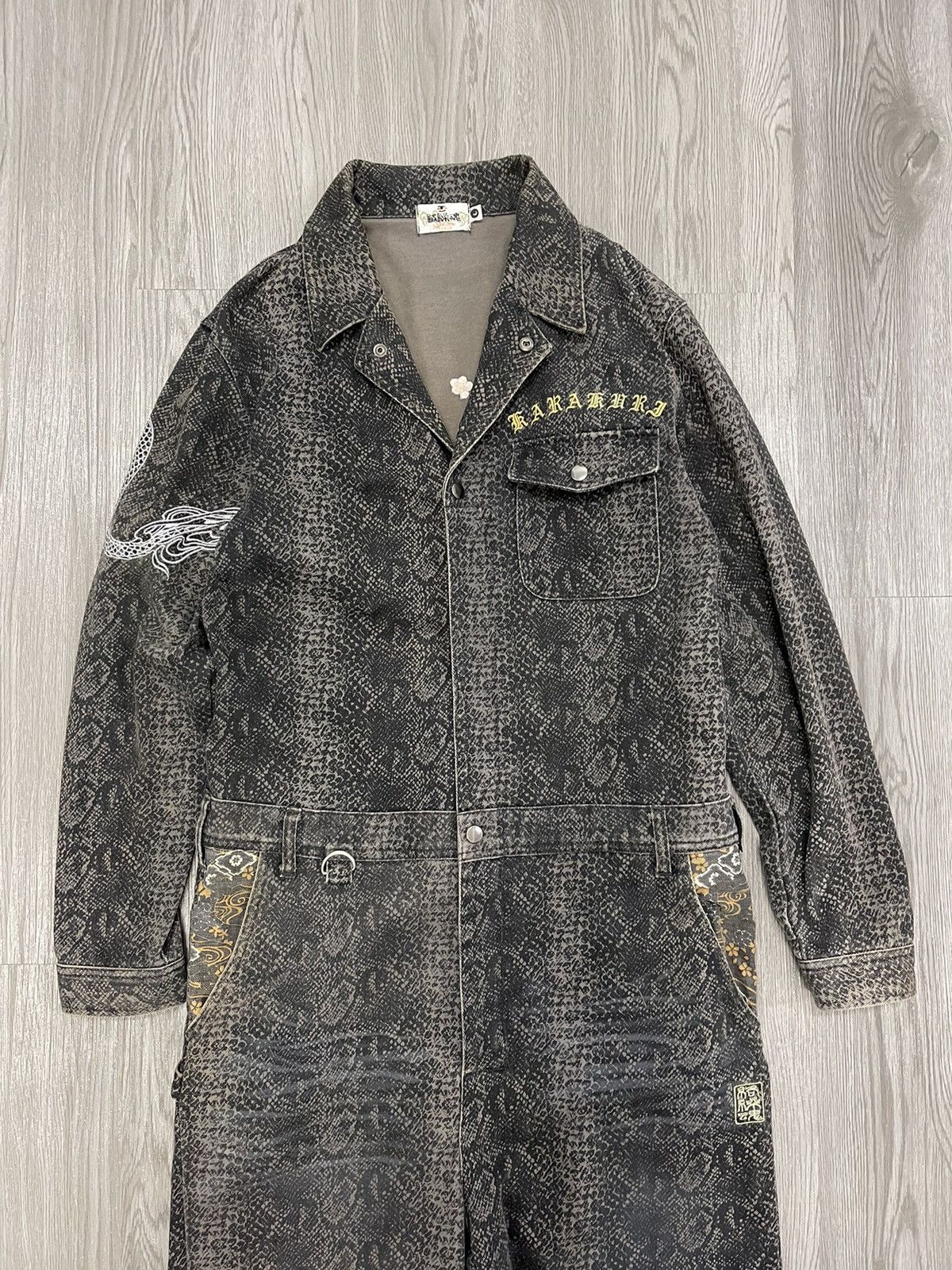 Japanese Brand × Vintage KARAKURI TAMASHI PHYTON DRAGON SAKURA WORK COVERALLS Size US L / EU 52-54 / 3 - 5 Thumbnail