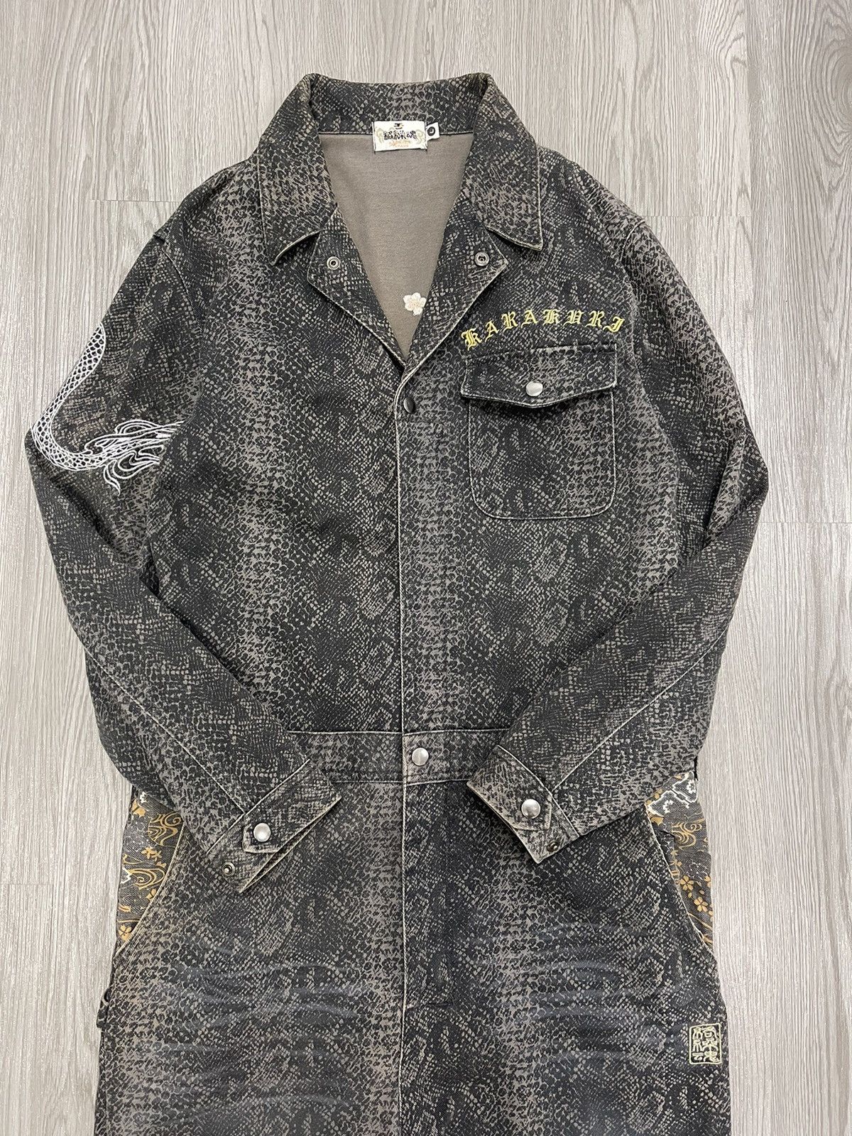 Japanese Brand × Vintage KARAKURI TAMASHI PHYTON DRAGON SAKURA WORK COVERALLS Size US L / EU 52-54 / 3 - 9 Thumbnail