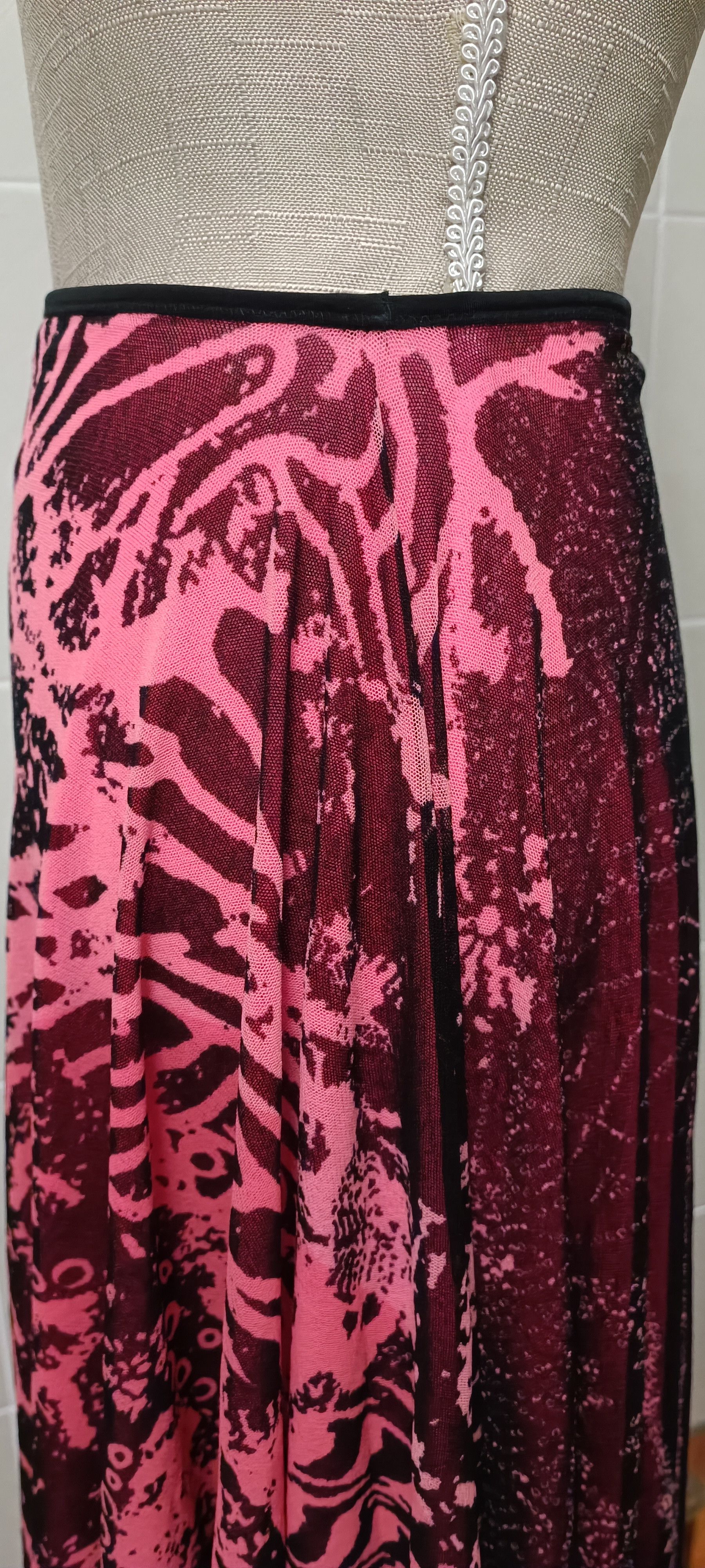 Jean Paul Gaultier Brand new- Skirt in nylon mesh with tribal and reef print Size 28" / US 6 / IT 42 - 11 Thumbnail