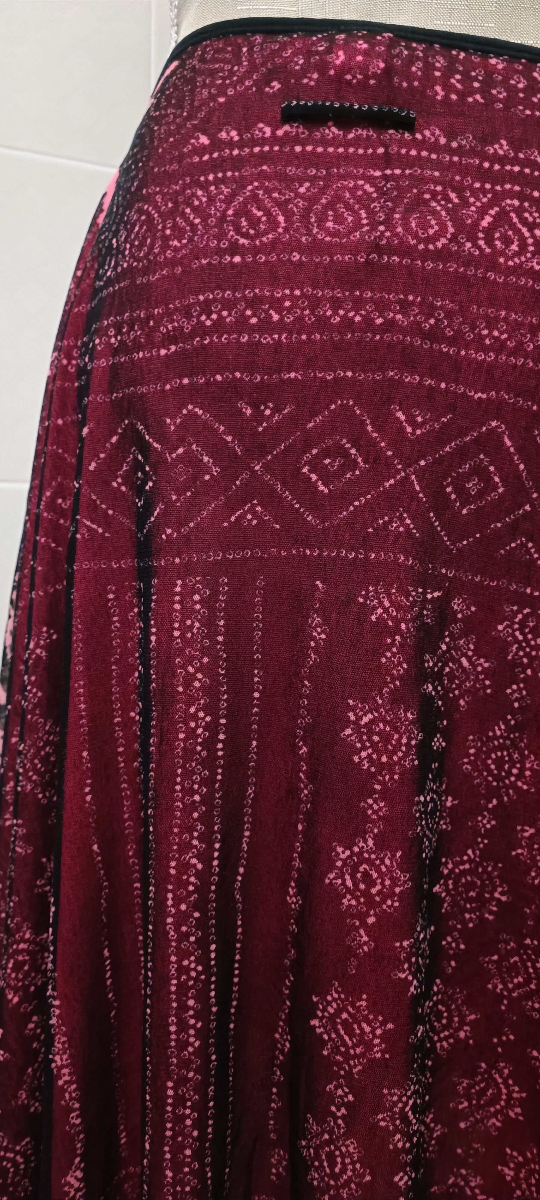 Jean Paul Gaultier Brand new- Skirt in nylon mesh with tribal and reef print Size 28" / US 6 / IT 42 - 18 Thumbnail