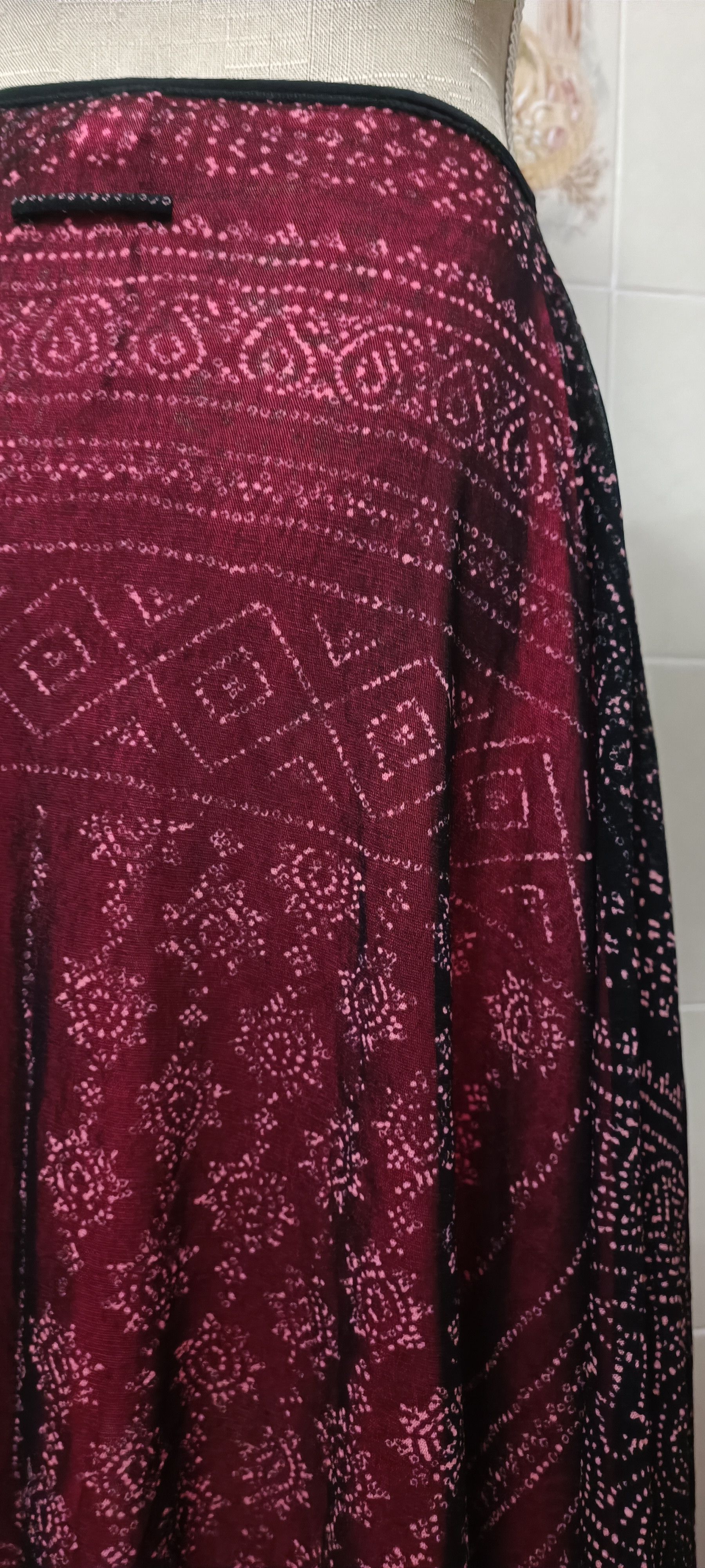 Jean Paul Gaultier Brand new- Skirt in nylon mesh with tribal and reef print Size 28" / US 6 / IT 42 - 20 Thumbnail
