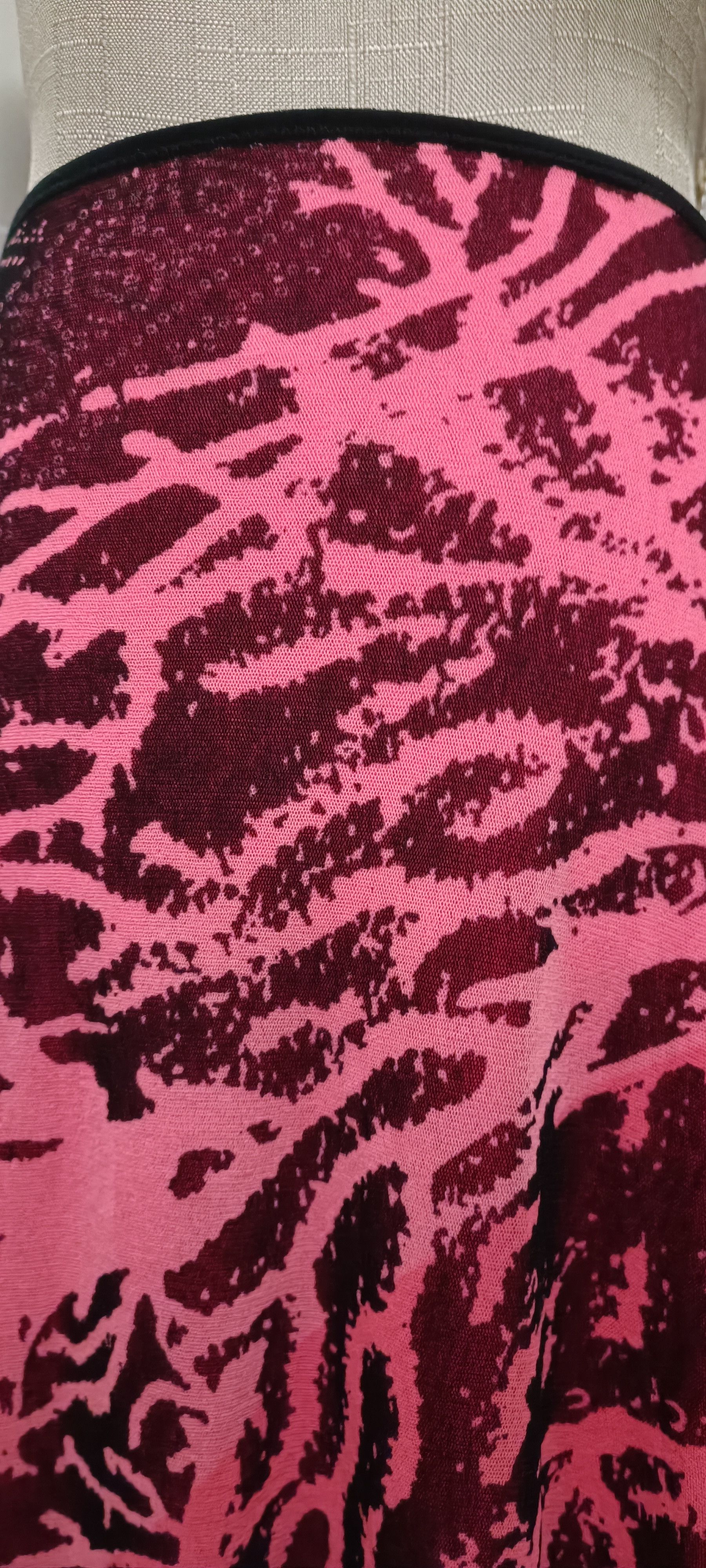 Jean Paul Gaultier Brand new- Skirt in nylon mesh with tribal and reef print Size 28" / US 6 / IT 42 - 15 Thumbnail