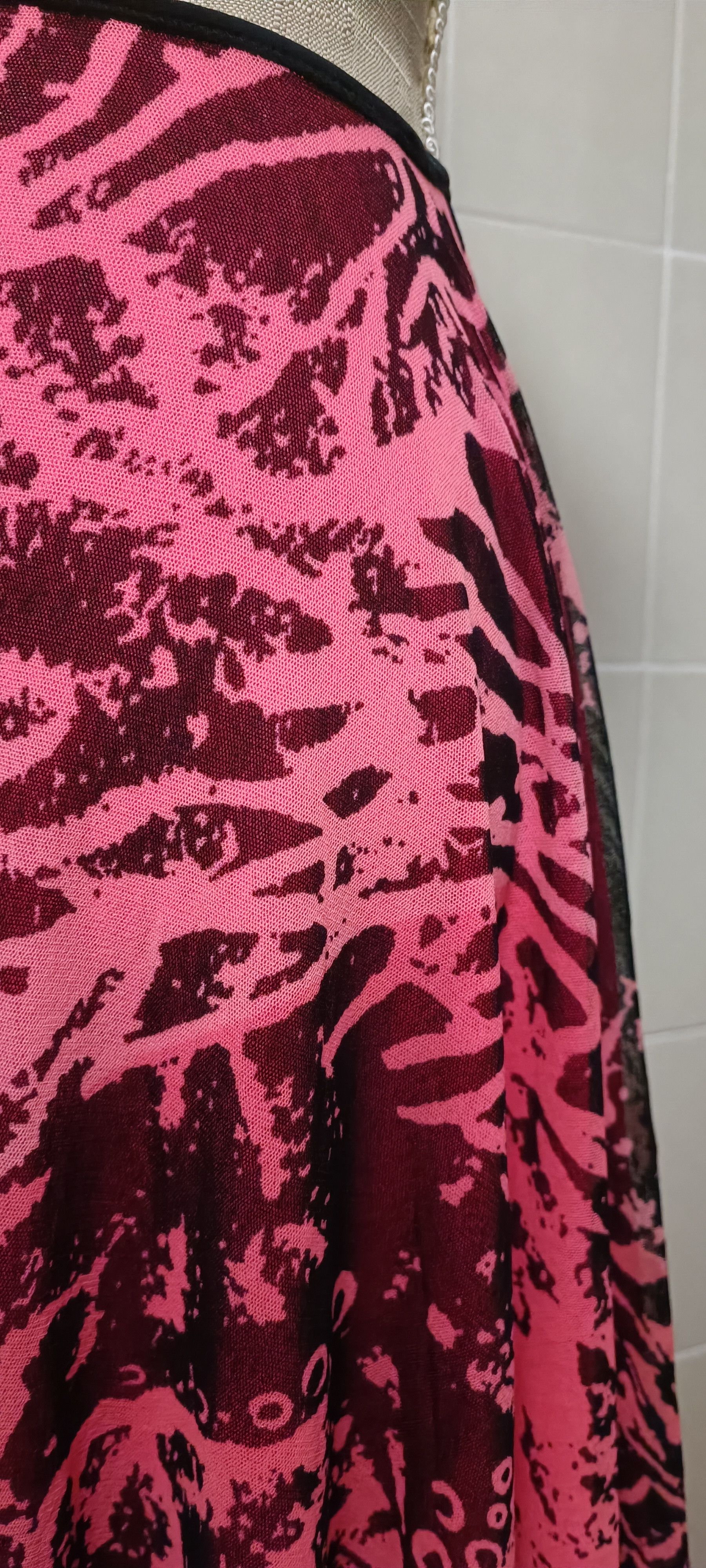 Jean Paul Gaultier Brand new- Skirt in nylon mesh with tribal and reef print Size 28" / US 6 / IT 42 - 16 Thumbnail