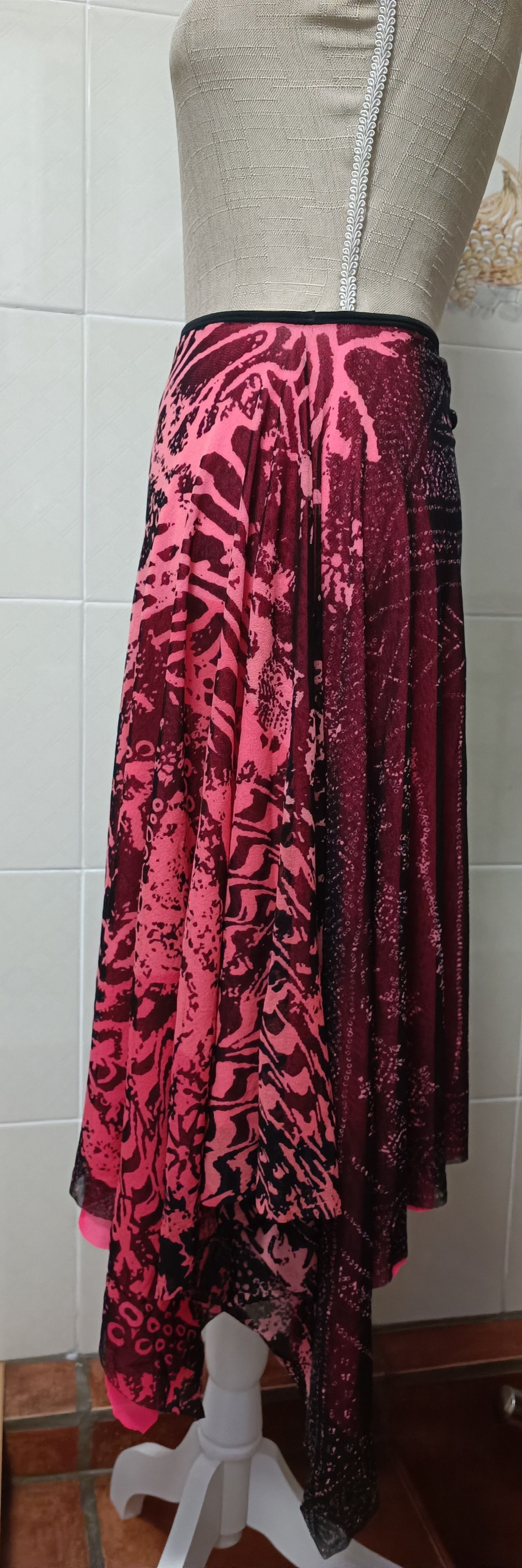 Jean Paul Gaultier Brand new- Skirt in nylon mesh with tribal and reef print Size 28" / US 6 / IT 42 - 4 Thumbnail