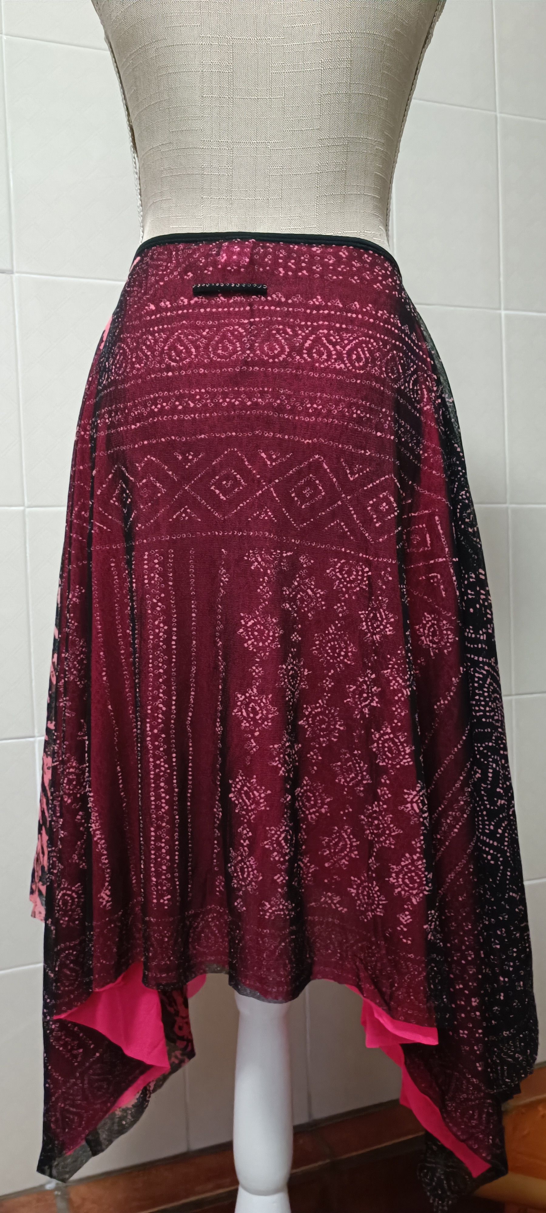 Jean Paul Gaultier Brand new- Skirt in nylon mesh with tribal and reef print Size 28" / US 6 / IT 42 - 2 Thumbnail