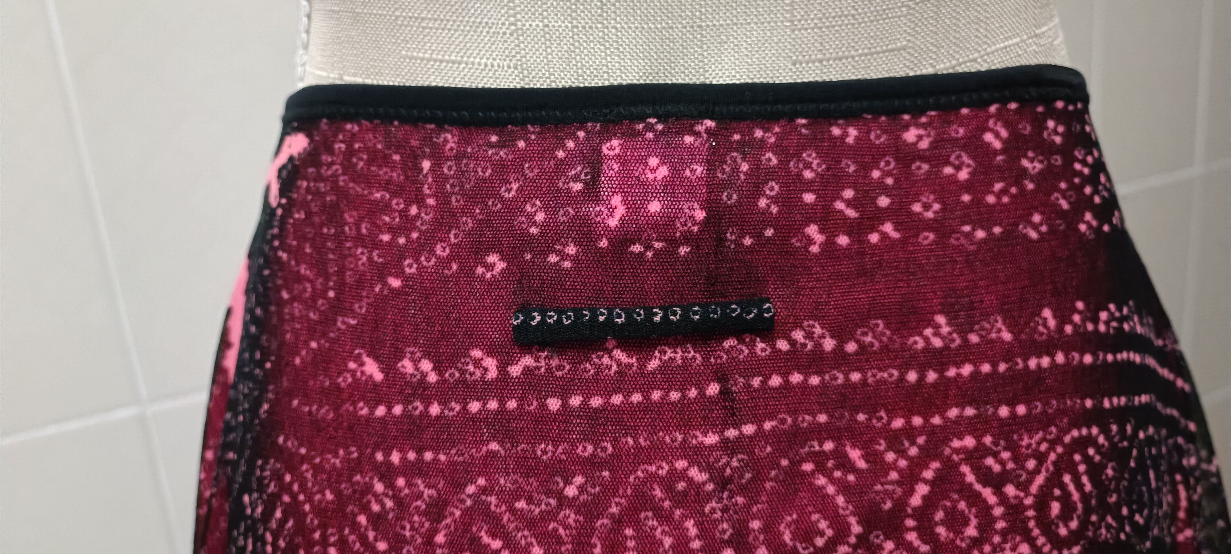 Jean Paul Gaultier Brand new- Skirt in nylon mesh with tribal and reef print Size 28" / US 6 / IT 42 - 21 Thumbnail