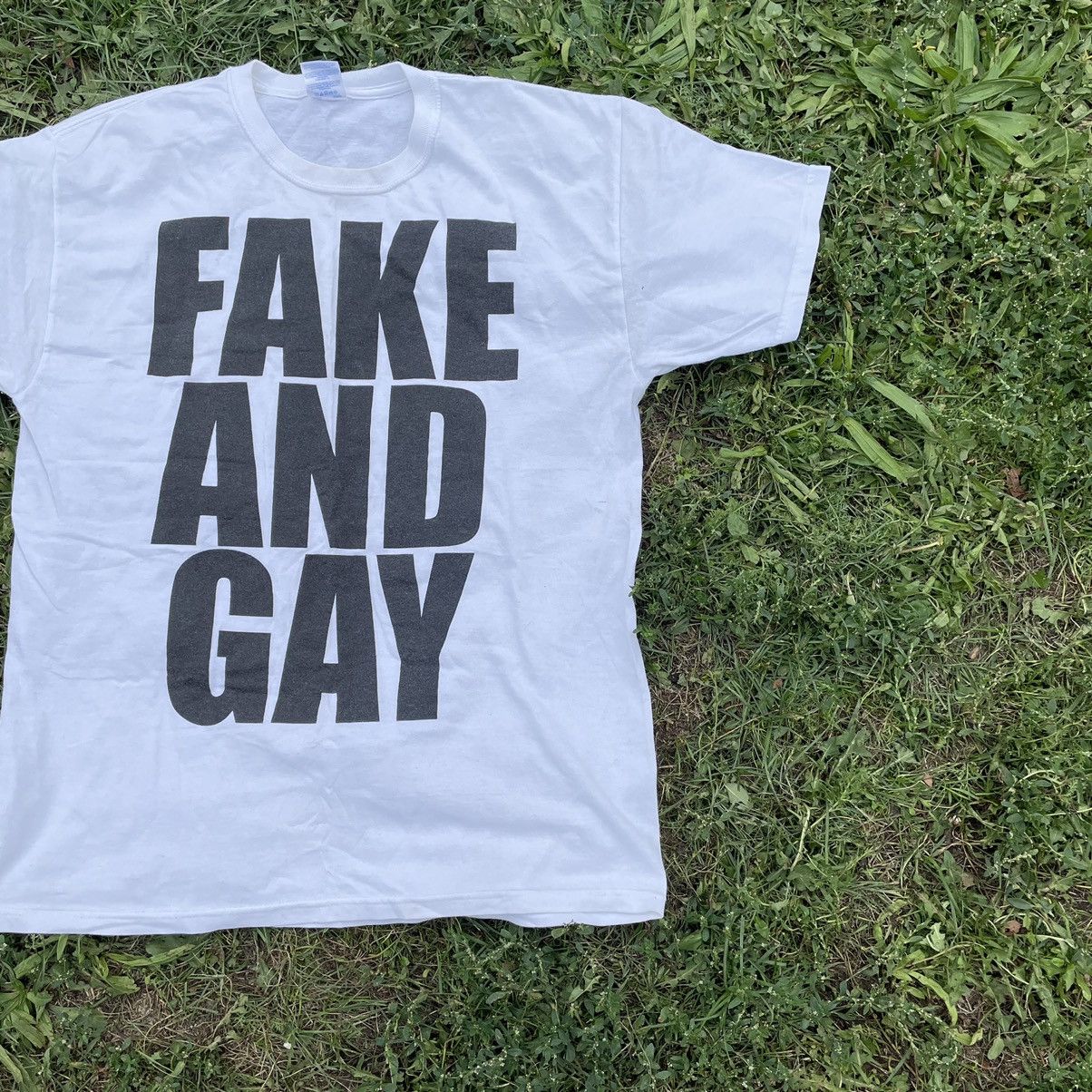 Vintage Vintage 90s Thrashed Fake And Gay Graphic Tee Humor Grunge L Size US L / EU 52-54 / 3 - 2 Thumbnail