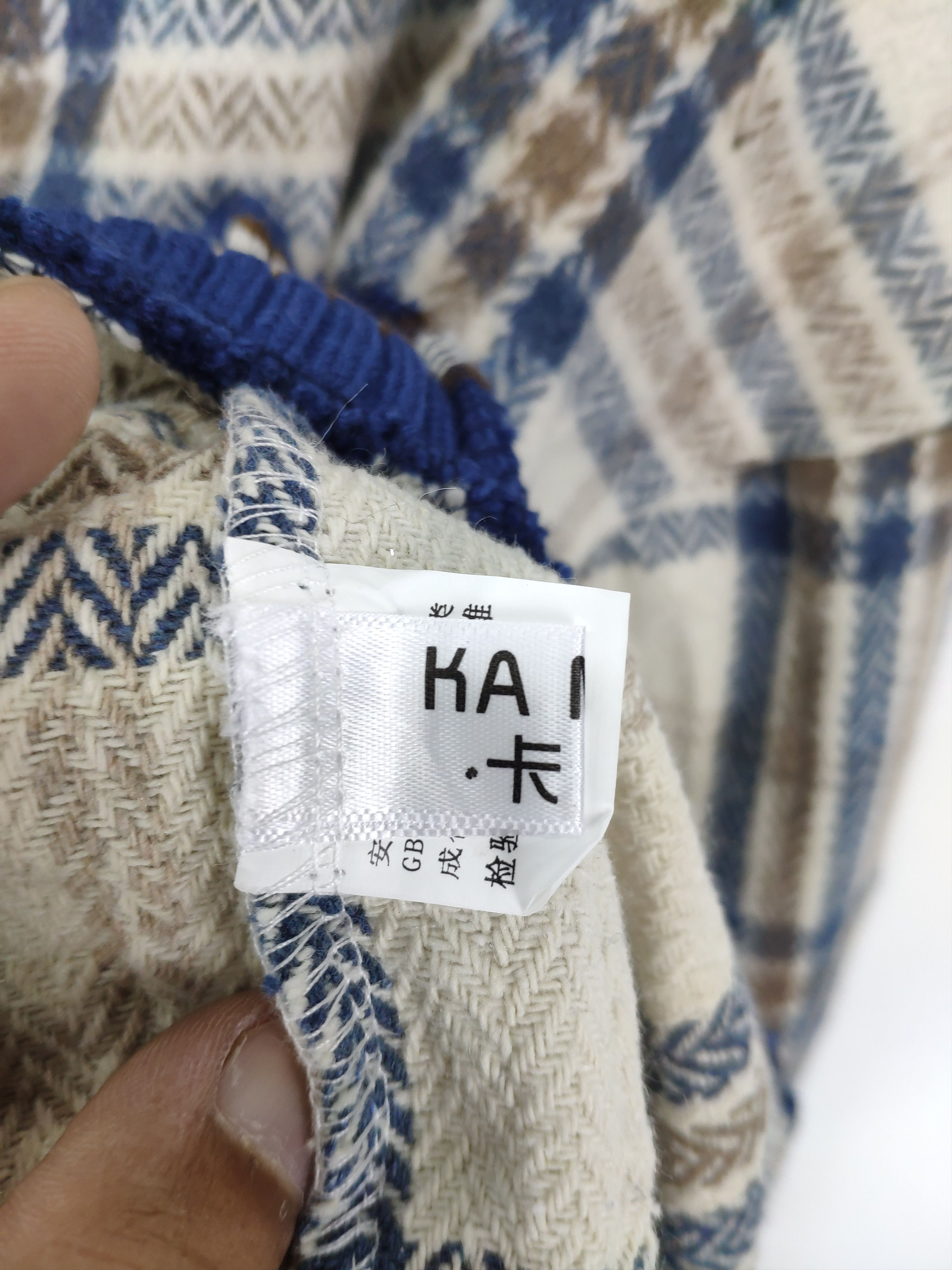 Aran Isles Knitwear × Japanese Brand × Vintage Vintage Knit Sweater Tartan Print V Neck Size US L / EU 52-54 / 3 - 3 Thumbnail