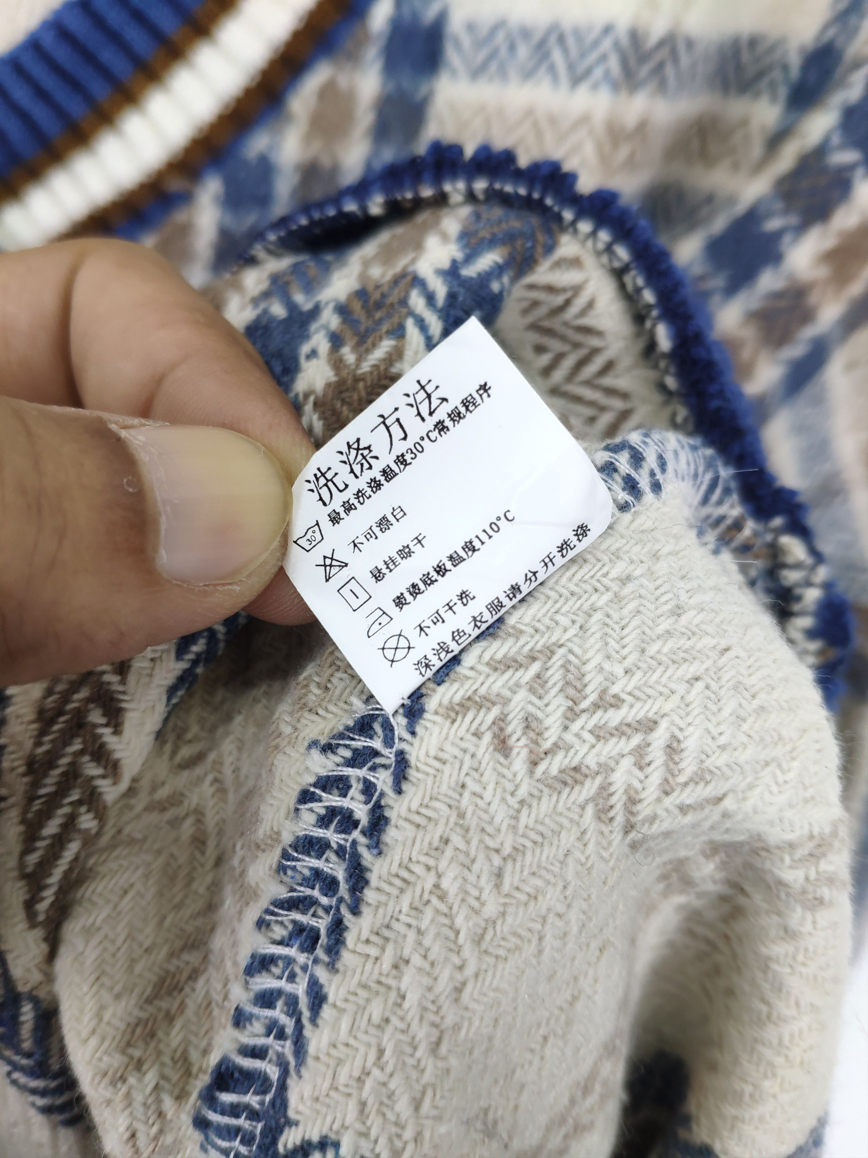 Aran Isles Knitwear × Japanese Brand × Vintage Vintage Knit Sweater Tartan Print V Neck Size US L / EU 52-54 / 3 - 5 Thumbnail