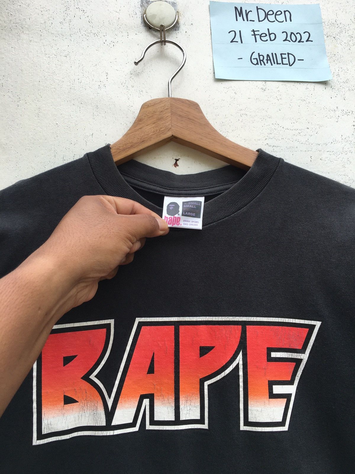 Bape Kiss Logo Tee Size US M / EU 48-50 / 2 - 8 Thumbnail