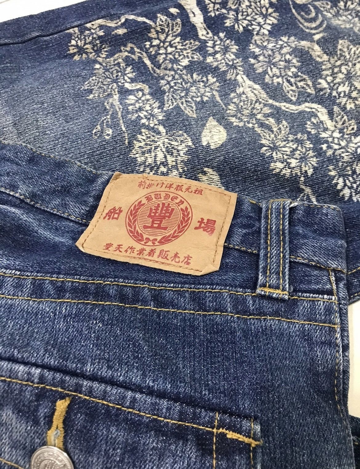 Japanese Brand Japanese Brand Koi Fish Big Logo Design Denim Size US 34 / EU 50 - 7 Thumbnail