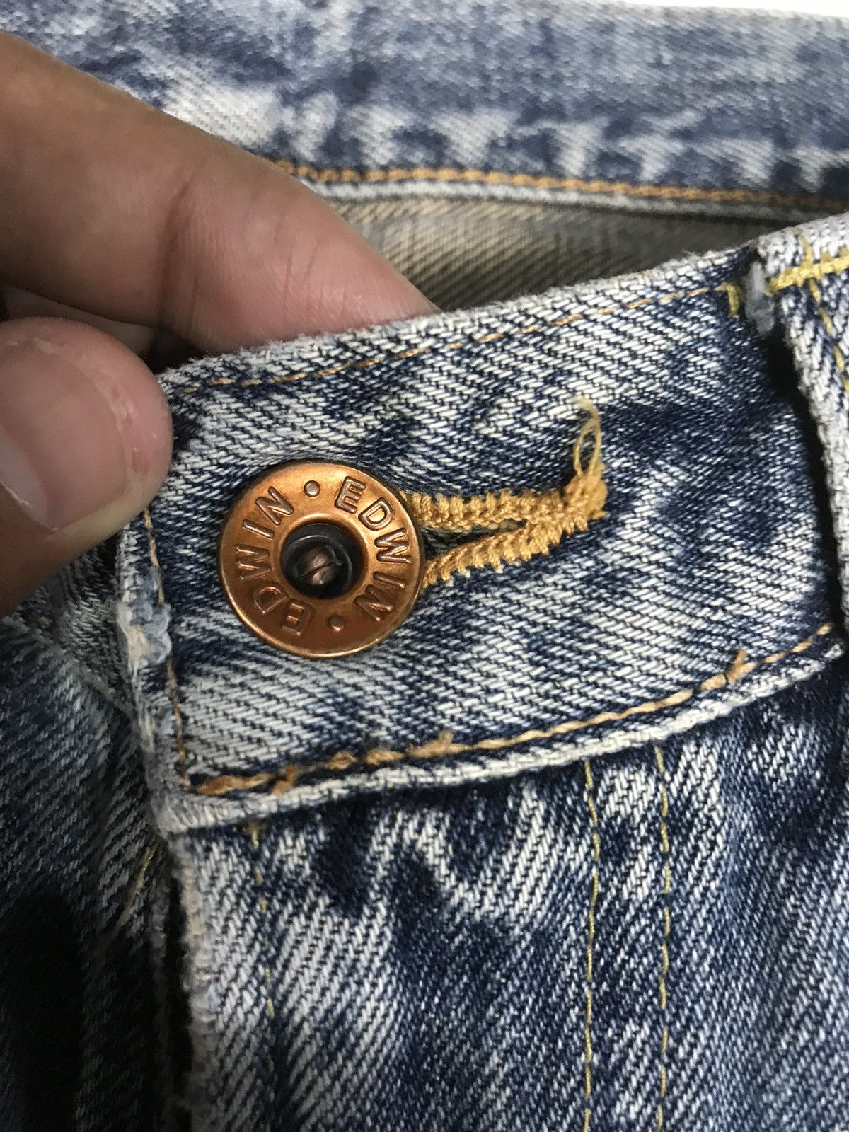 Edwin × Vintage VINTAGE EDWIN 505 X BLUE WASH DISTRESSED SELVEDGE DENIM Size US 31 - 9 Thumbnail