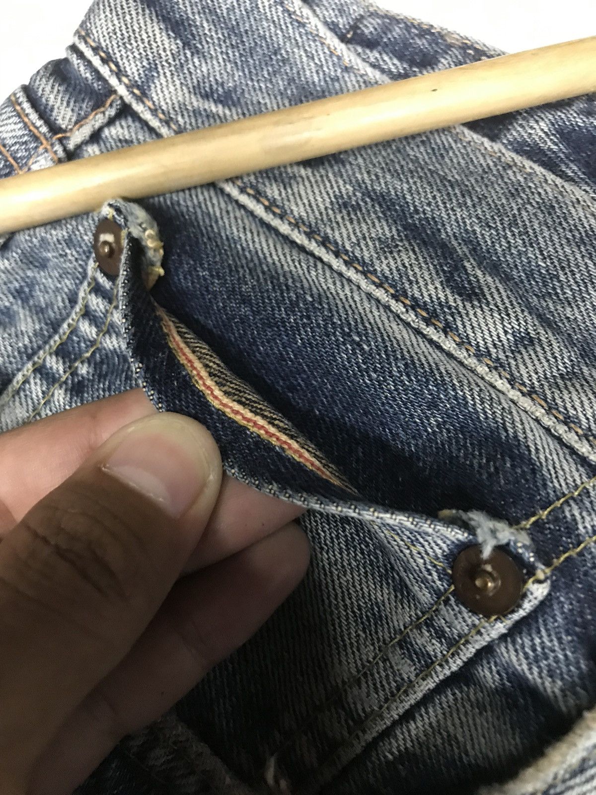 Edwin × Vintage VINTAGE EDWIN 505 X BLUE WASH DISTRESSED SELVEDGE DENIM Size US 31 - 8 Thumbnail