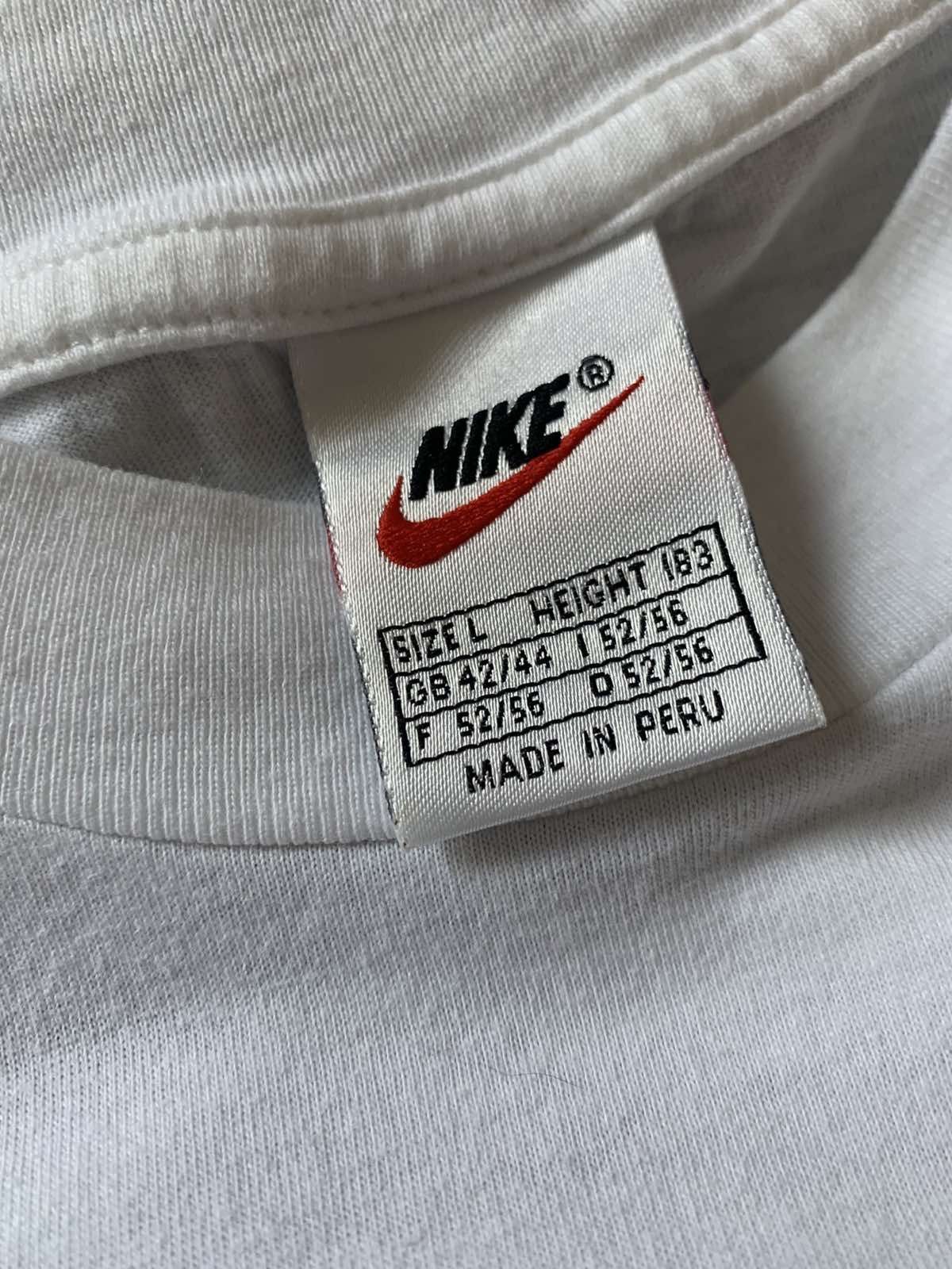 Nike 🔥 Vintage Nike Switzerland Logo T-Shirt Size US L / EU 52-54 / 3 - 3 Thumbnail