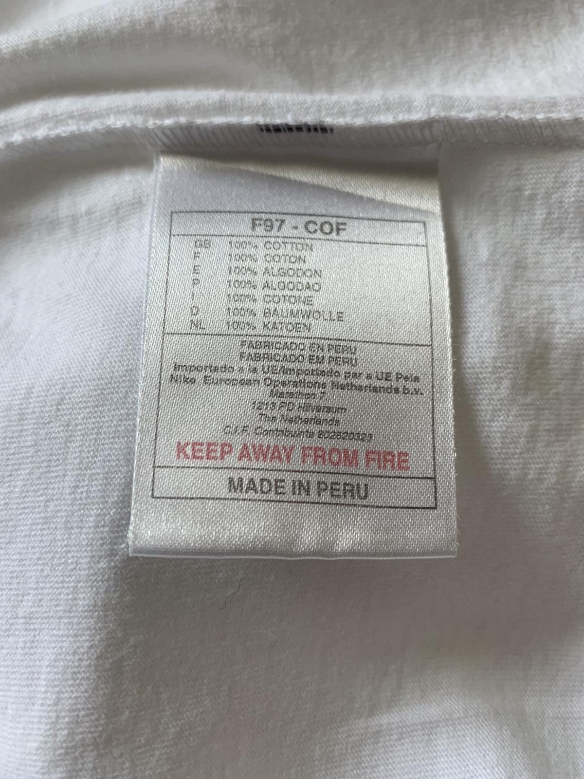 Nike 🔥 Vintage Nike Switzerland Logo T-Shirt Size US L / EU 52-54 / 3 - 4 Thumbnail