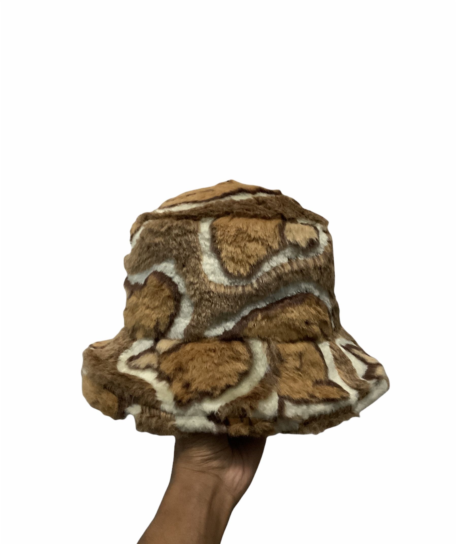 Japanese Brand Winnie The Pooh Faux Fur Streetwear Bucket Hats Size ONE SIZE - 2 Thumbnail
