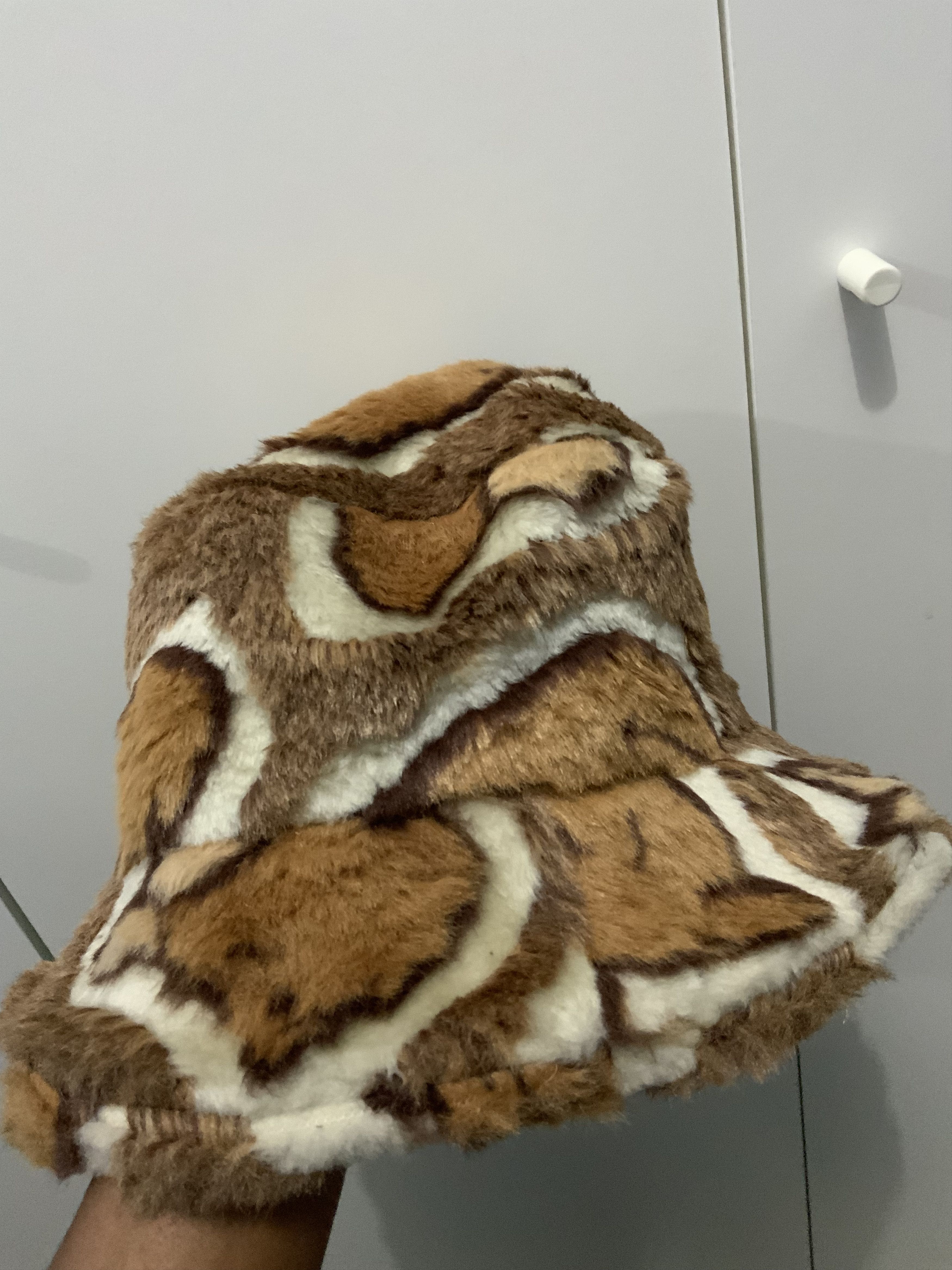 Japanese Brand Winnie The Pooh Faux Fur Streetwear Bucket Hats Size ONE SIZE - 8 Thumbnail