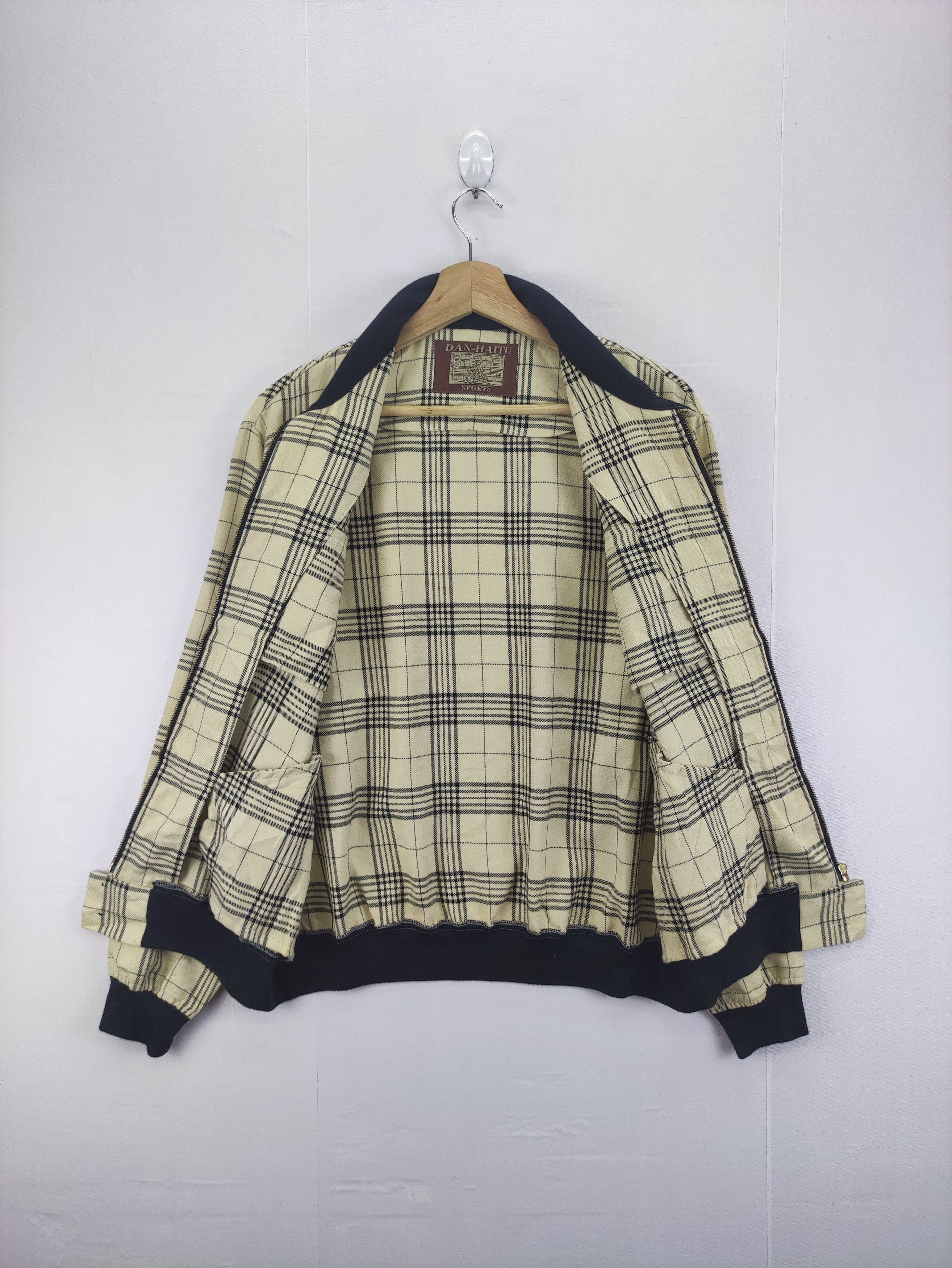 Japanese Brand Vintage Dan-Haitu Sport Casual Jacket Zipper Size US L / EU 52-54 / 3 - 5 Thumbnail