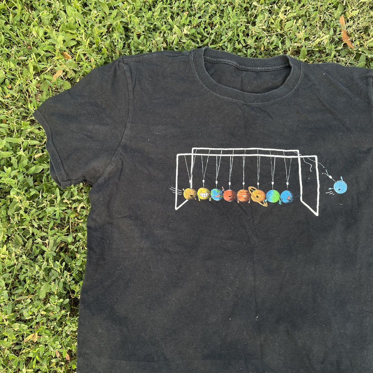 Vintage Vintage 90s Faded Graphic Tee Planet Earth Humor Streetwear Size US S / EU 44-46 / 1 - 3 Thumbnail