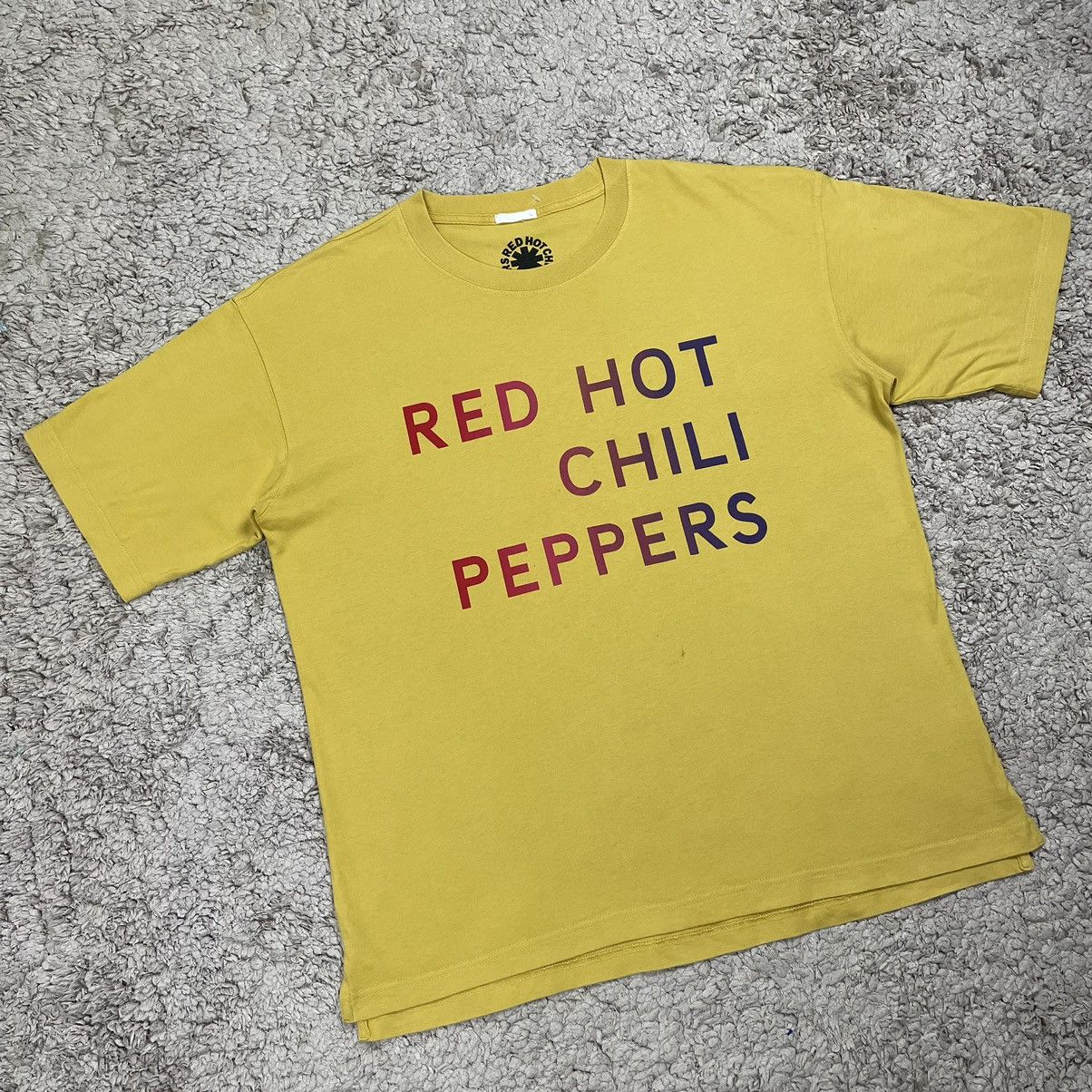 Band Tees × GU × Japanese Brand GU x Red Hot Chili Peppers Spell out T-shirt Size US L / EU 52-54 / 3 - 3 Thumbnail
