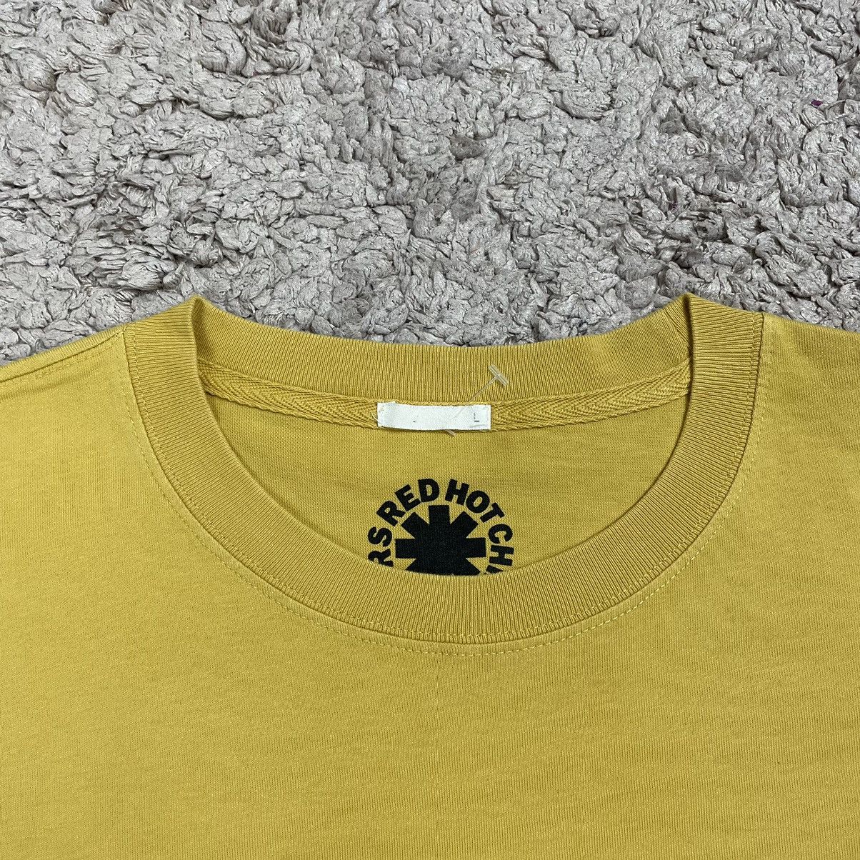Band Tees × GU × Japanese Brand GU x Red Hot Chili Peppers Spell out T-shirt Size US L / EU 52-54 / 3 - 7 Thumbnail