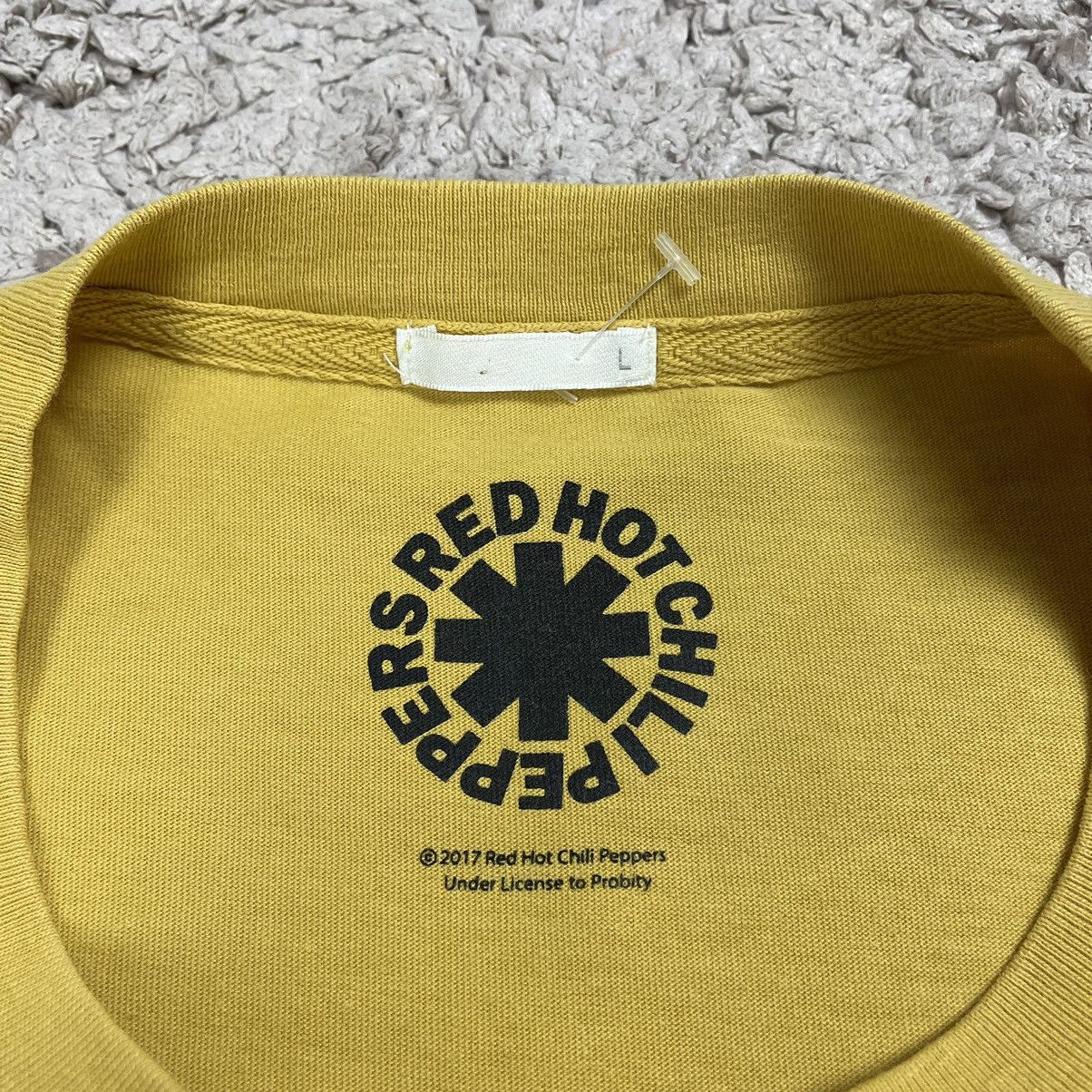 Band Tees × GU × Japanese Brand GU x Red Hot Chili Peppers Spell out T-shirt Size US L / EU 52-54 / 3 - 12 Thumbnail
