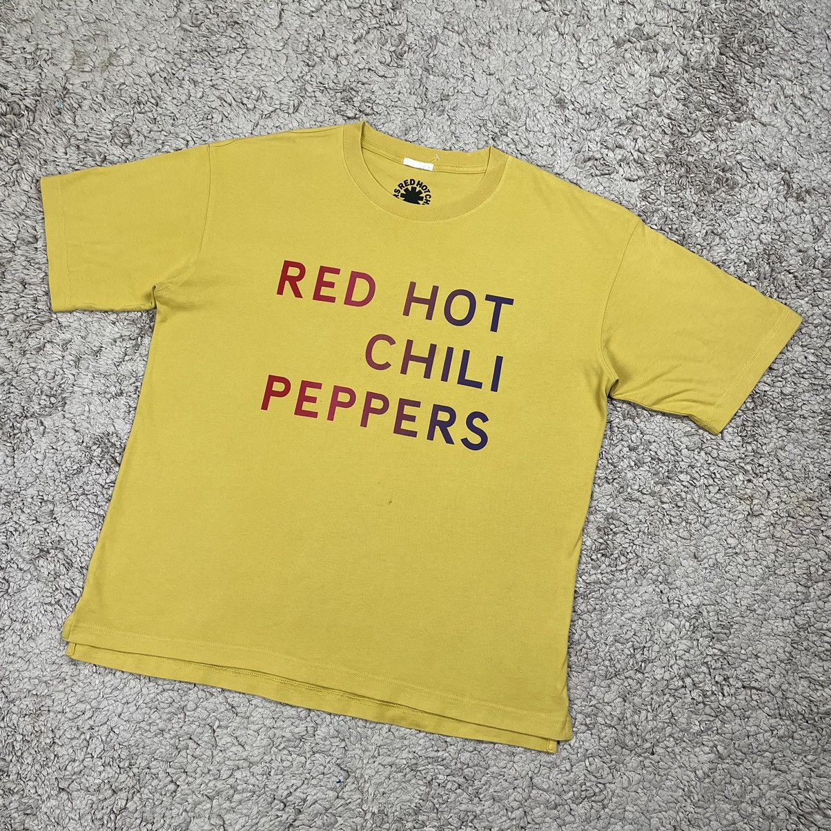 Band Tees × GU × Japanese Brand GU x Red Hot Chili Peppers Spell out T-shirt Size US L / EU 52-54 / 3 - 4 Thumbnail