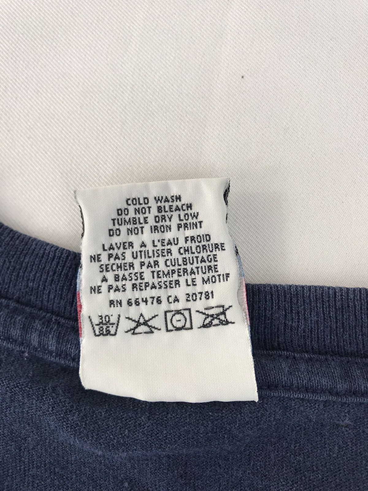 Tommy Hilfiger Tommy Hilfiger Jeans Side Tape Big Logo Tee R194j Size US XXL / EU 58 / 5 - 7 Thumbnail