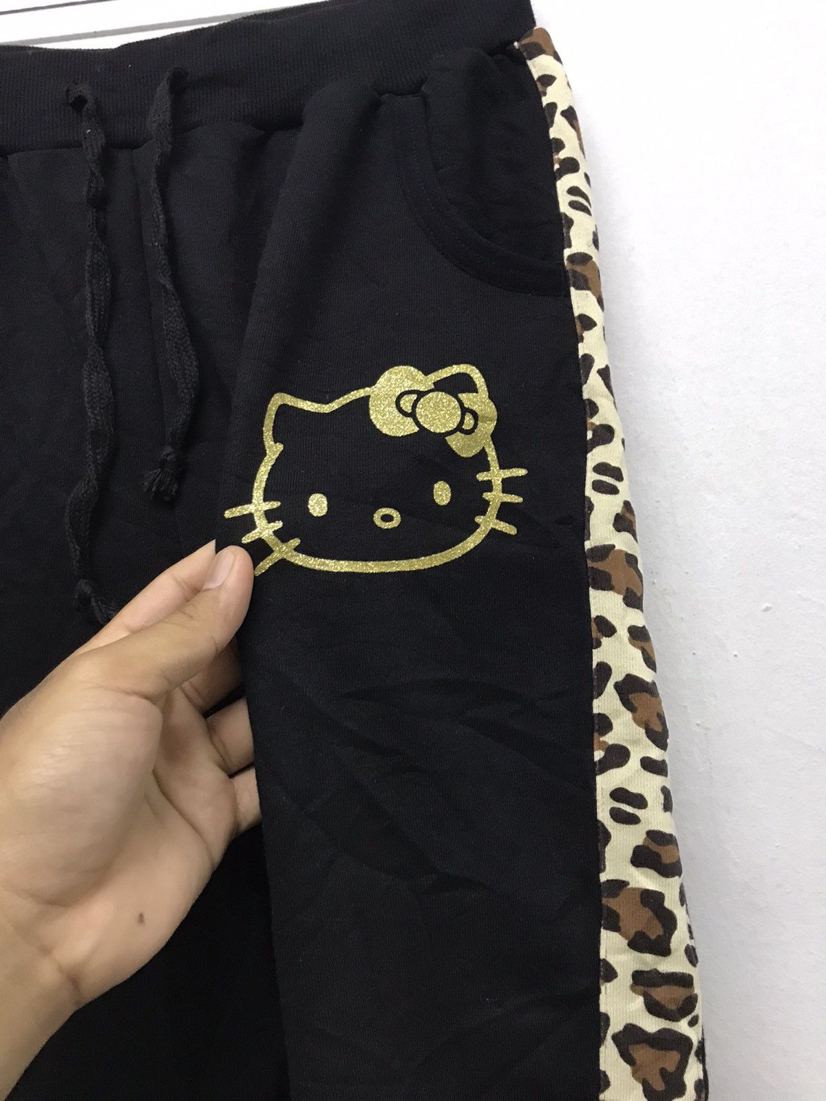 Japanese Brand Nice❗️Hello Kitty x Uniqlo 3 Quarters Sweatpants Size 27" / US 4 / IT 40 - 9 Thumbnail