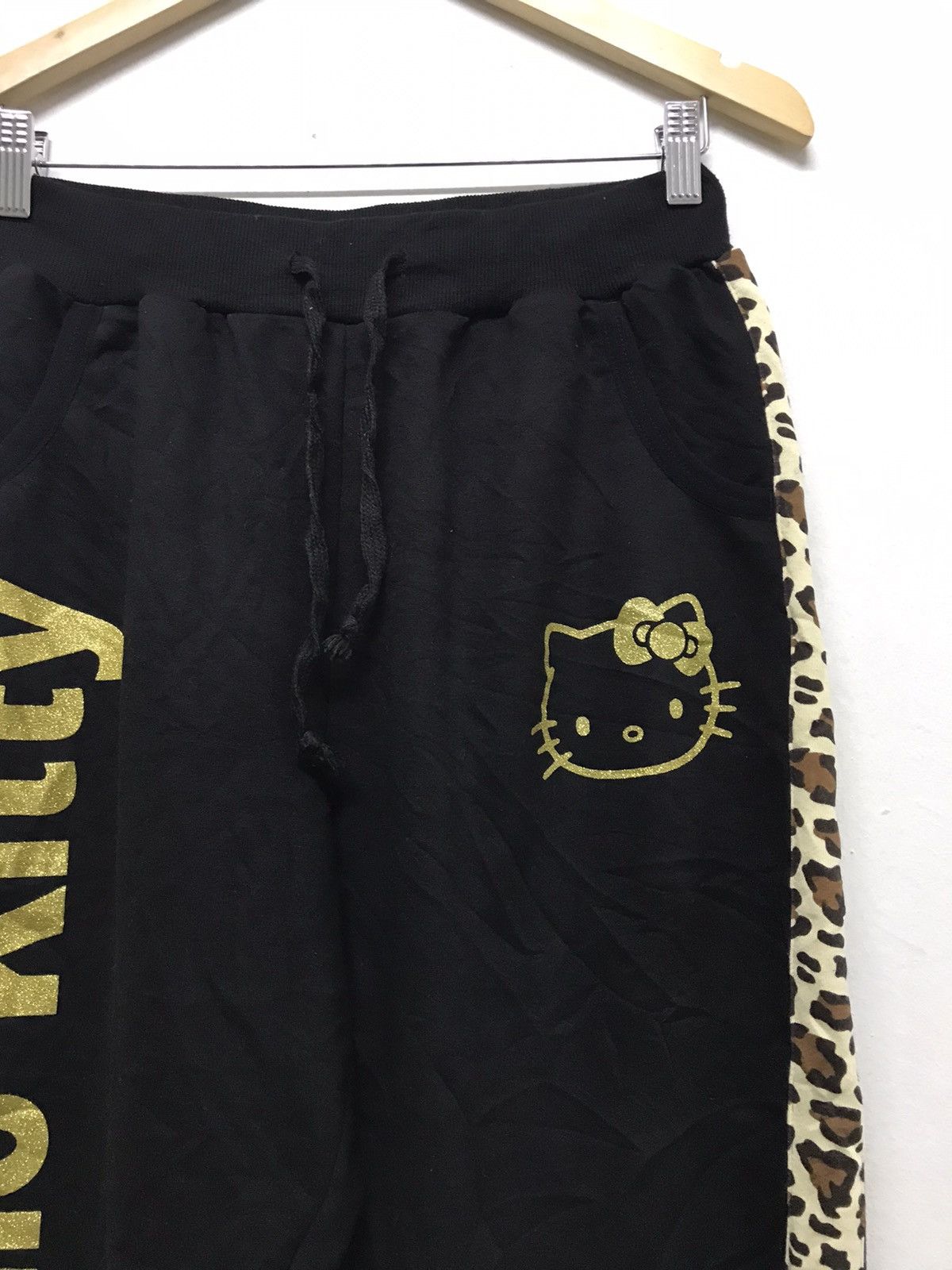 Japanese Brand Nice❗️Hello Kitty x Uniqlo 3 Quarters Sweatpants Size 27" / US 4 / IT 40 - 5 Thumbnail