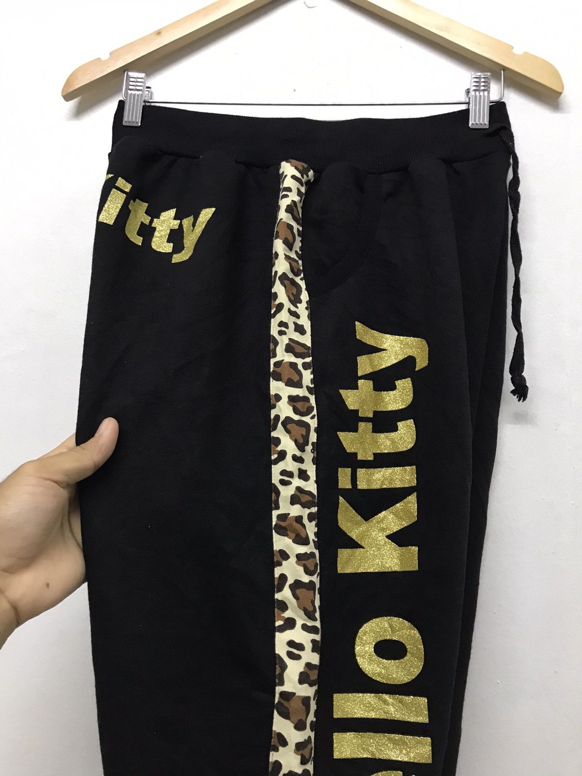 Japanese Brand Nice❗️Hello Kitty x Uniqlo 3 Quarters Sweatpants Size 27" / US 4 / IT 40 - 13 Thumbnail